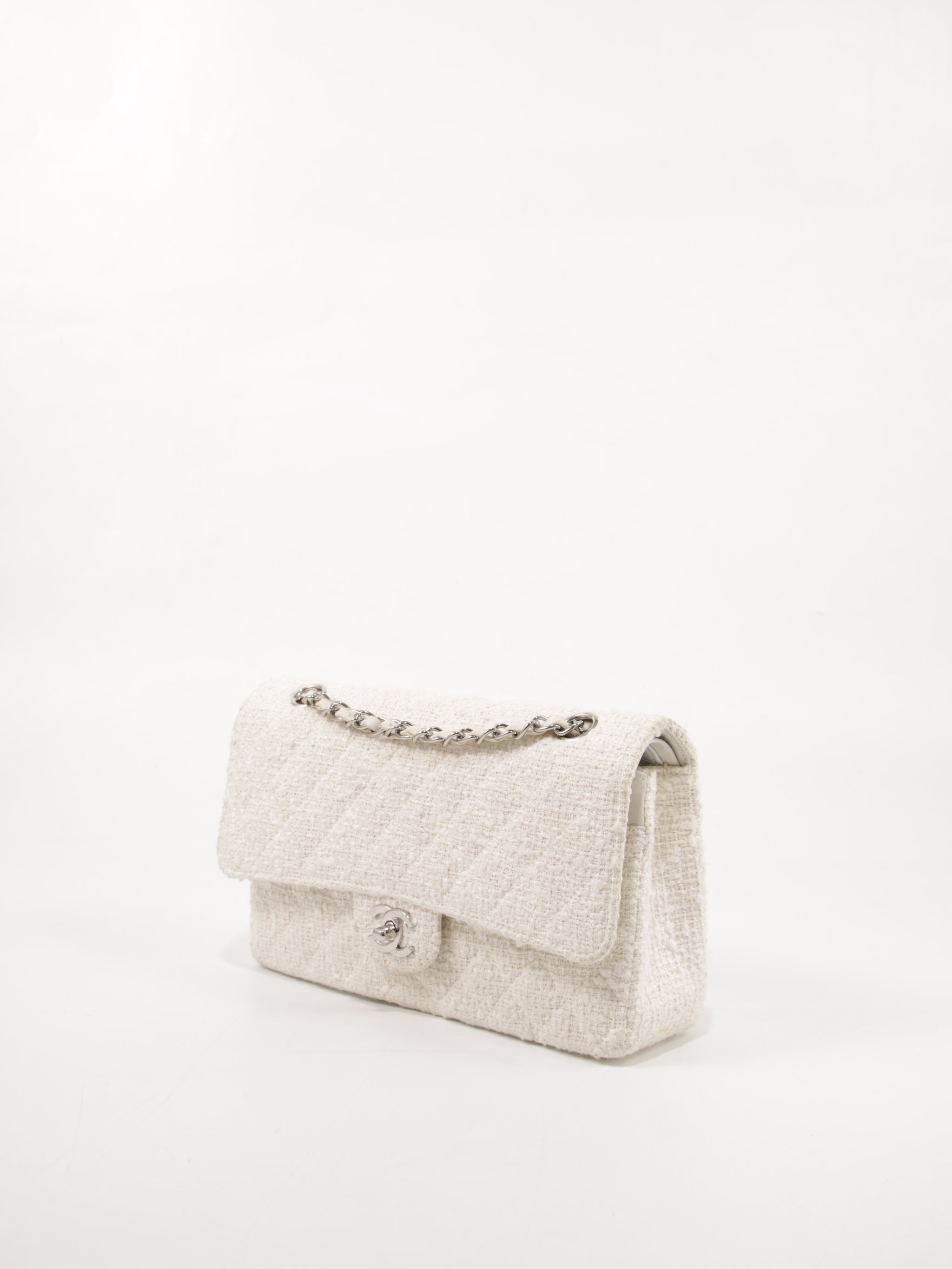 Medium Classic Flap