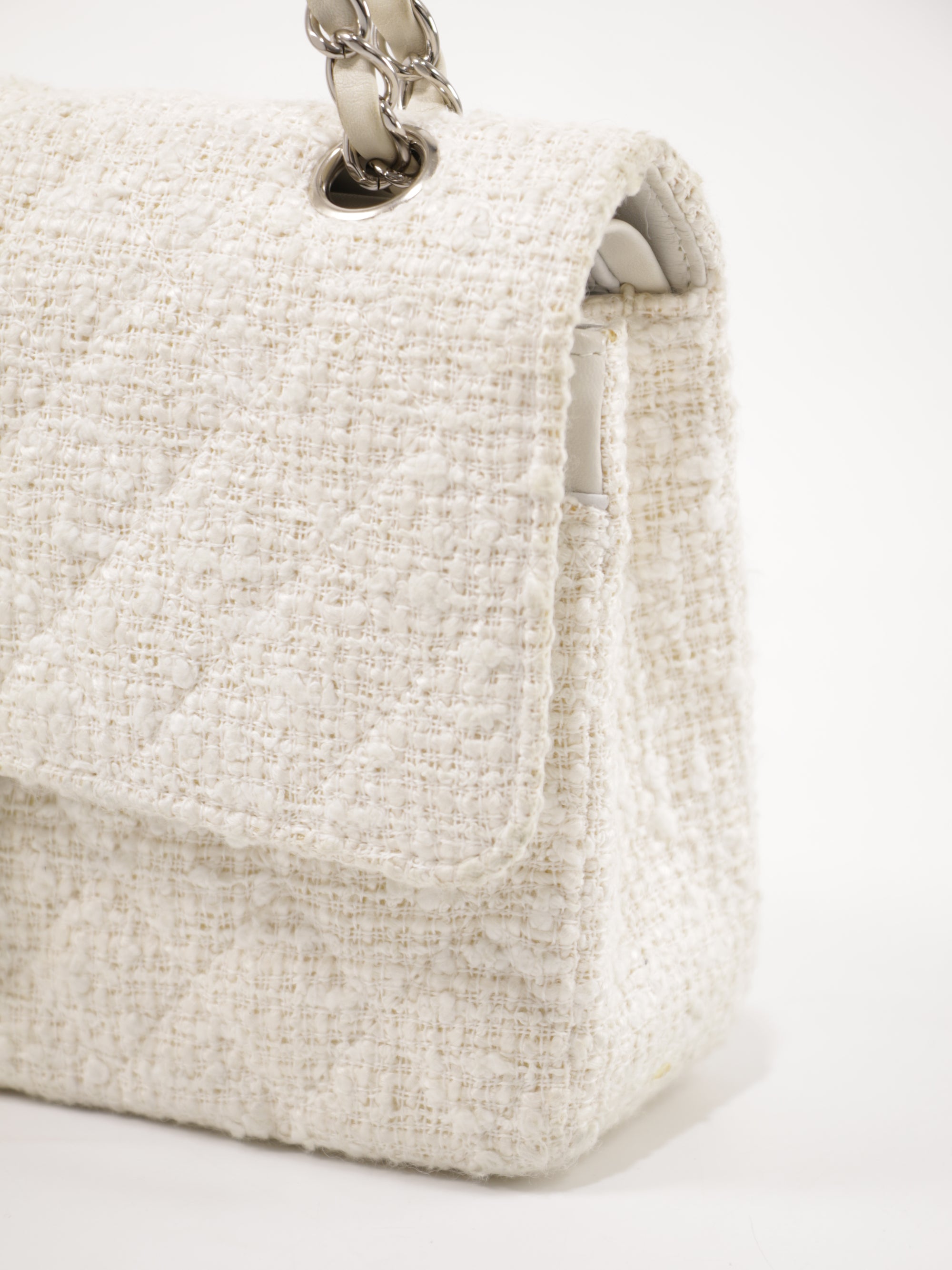 Medium Classic Flap