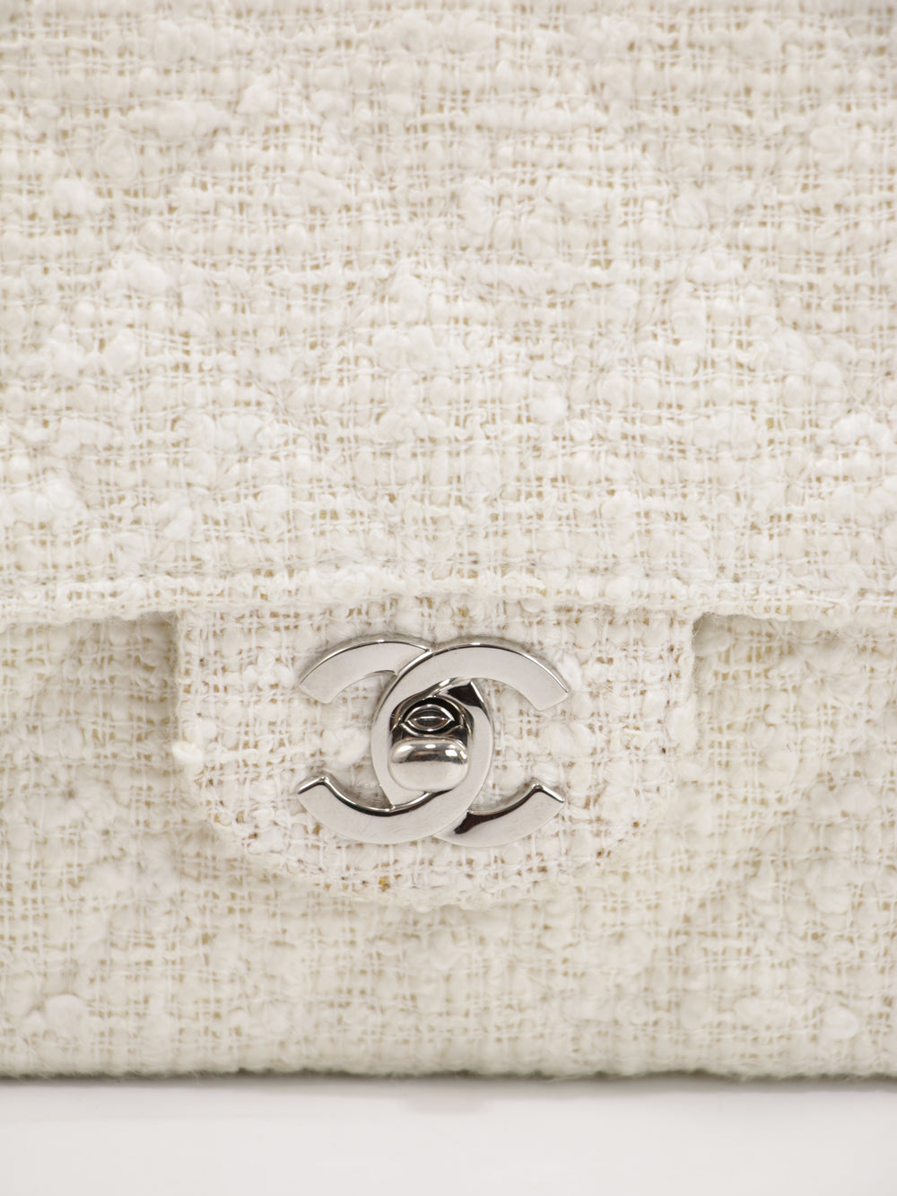 Medium Classic Flap
