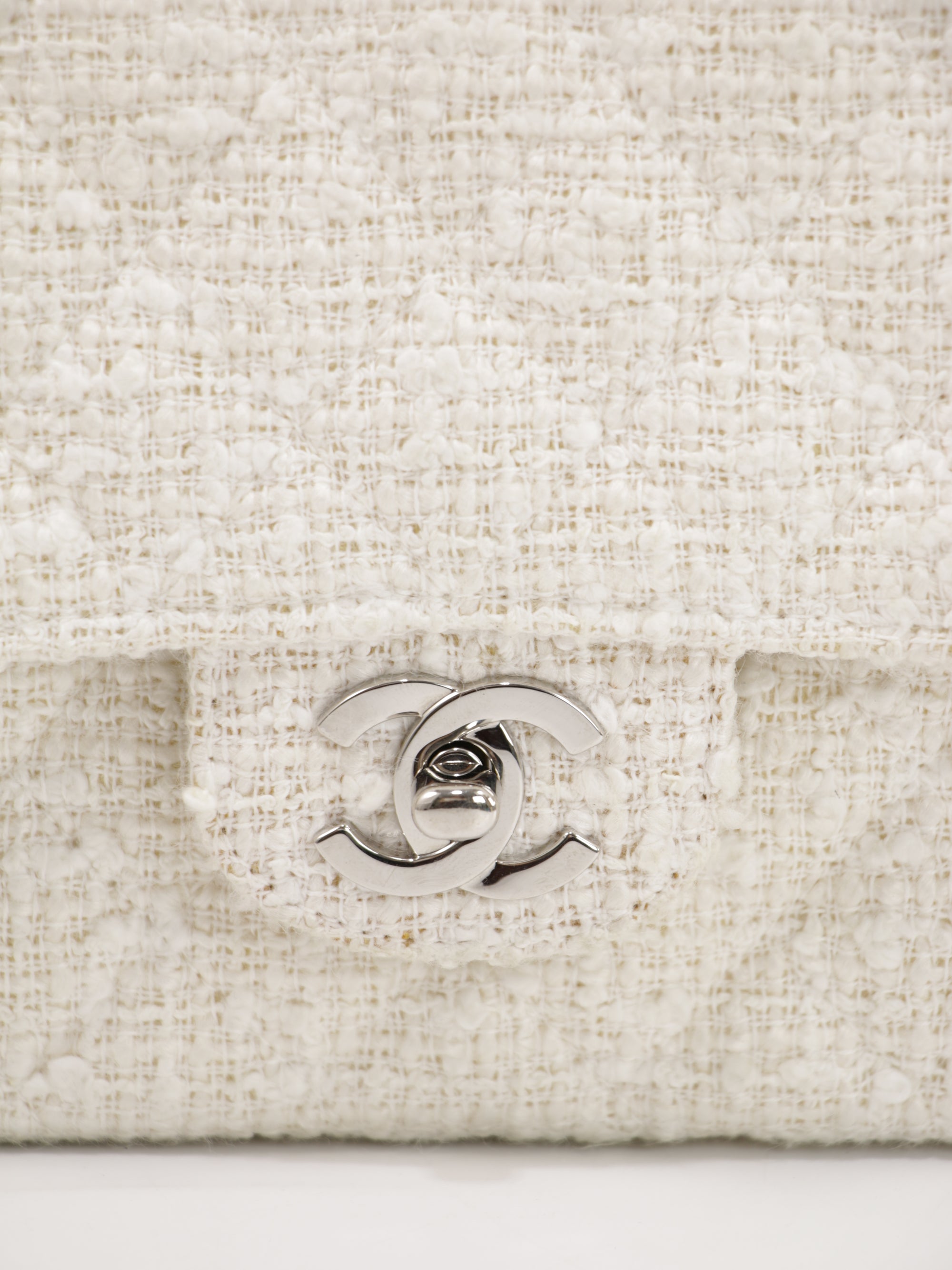 Medium Classic Flap