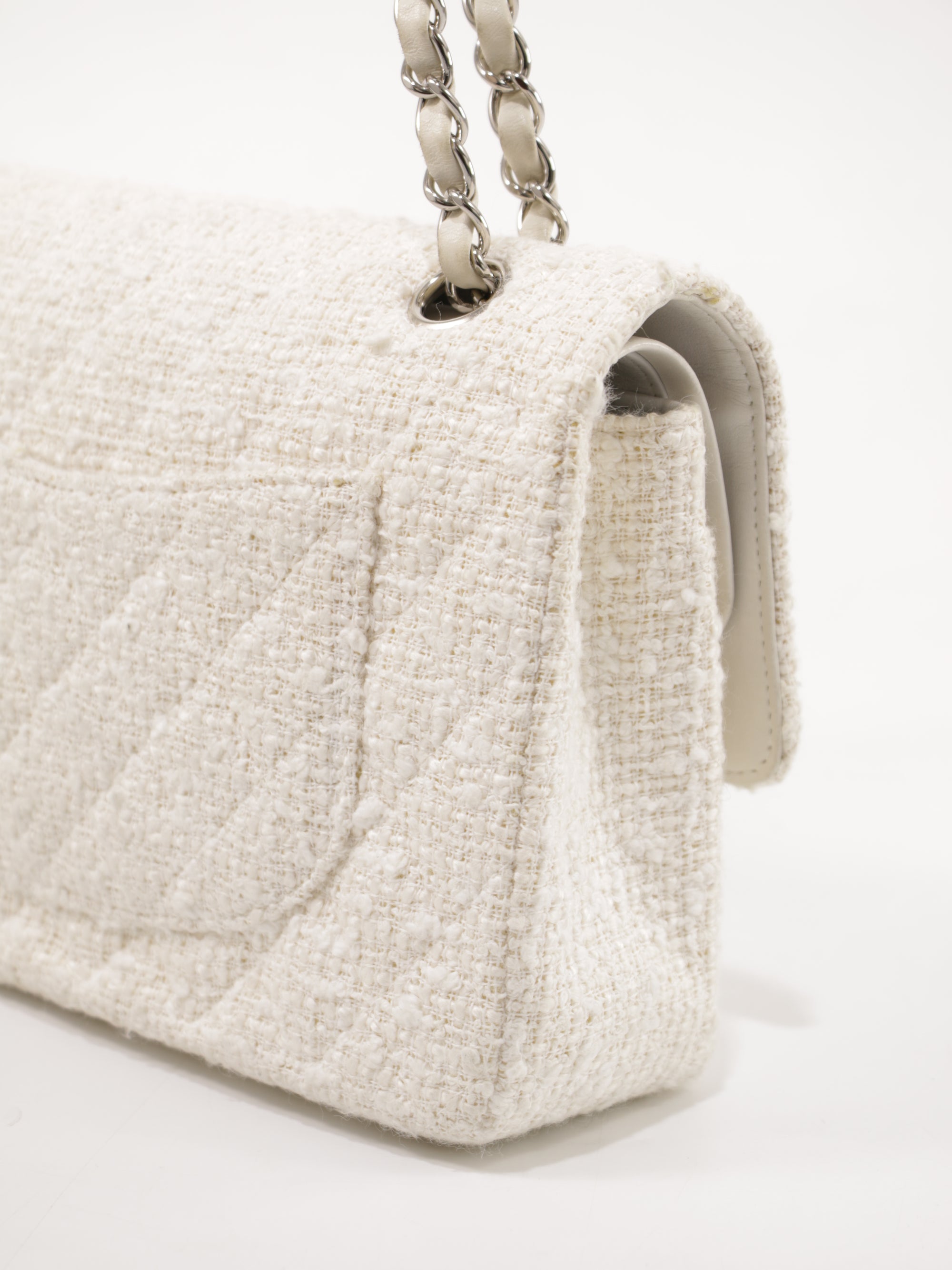 Medium Classic Flap