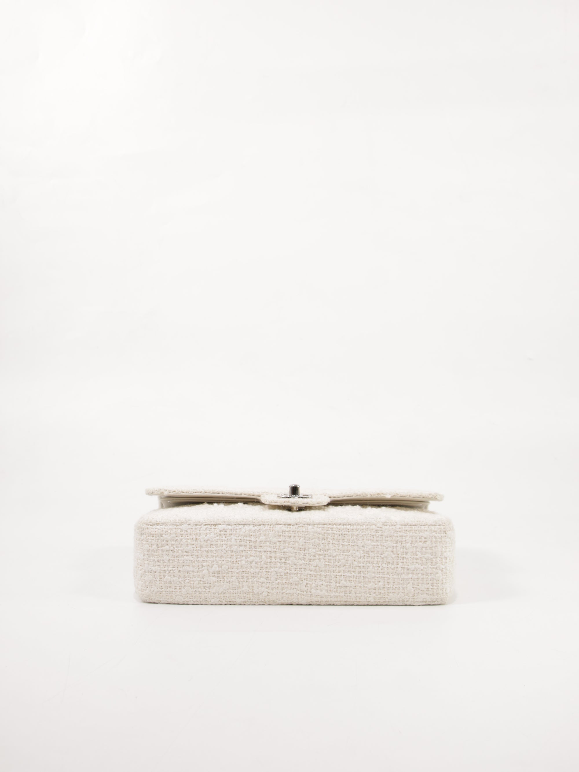 Medium Classic Flap