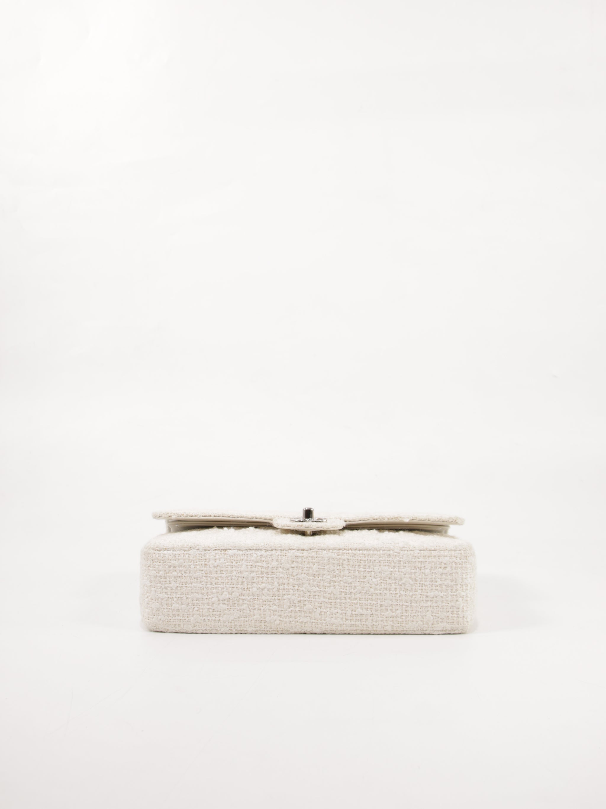 Medium Classic Flap