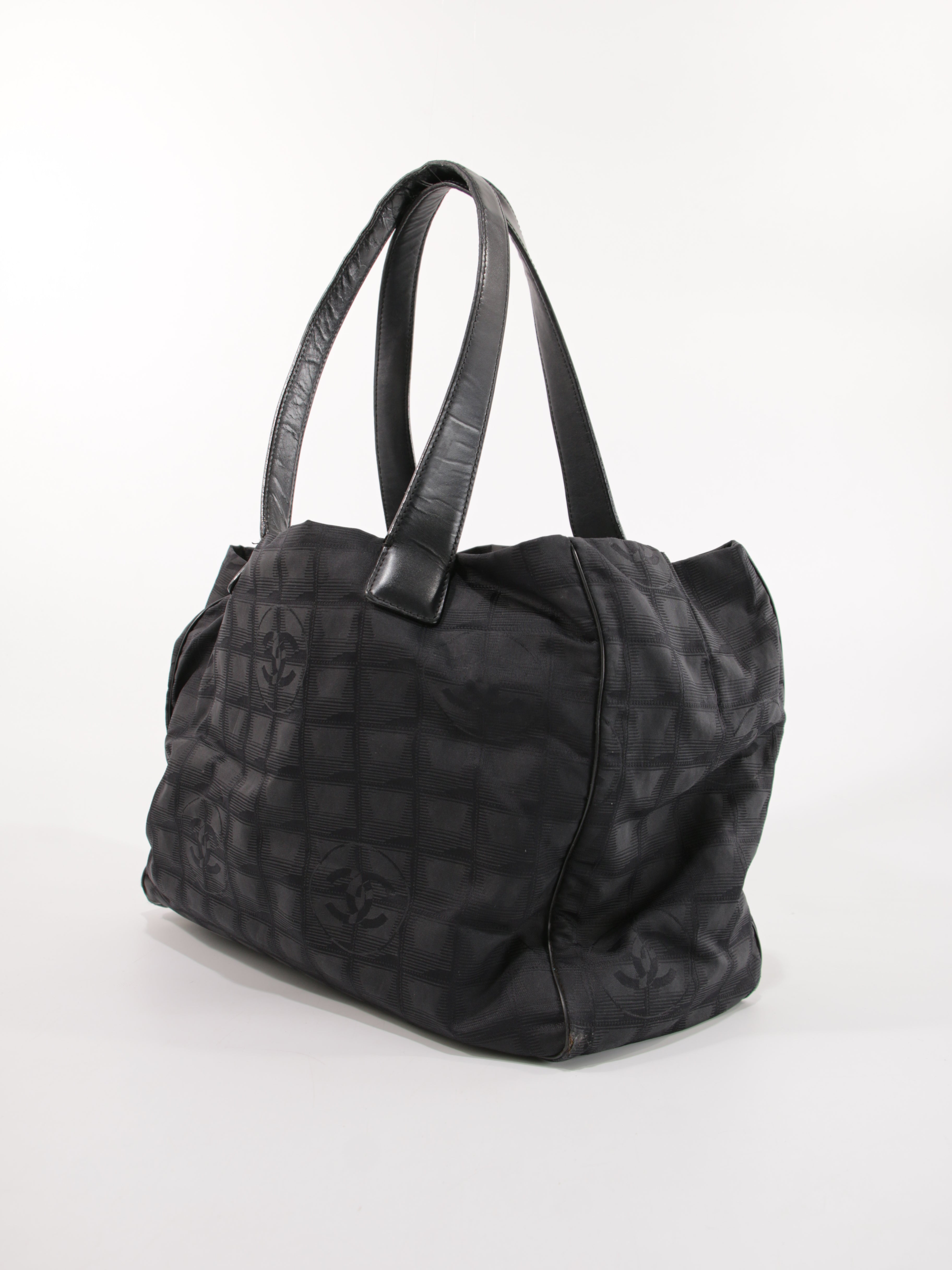Medium New Travel Line Tote