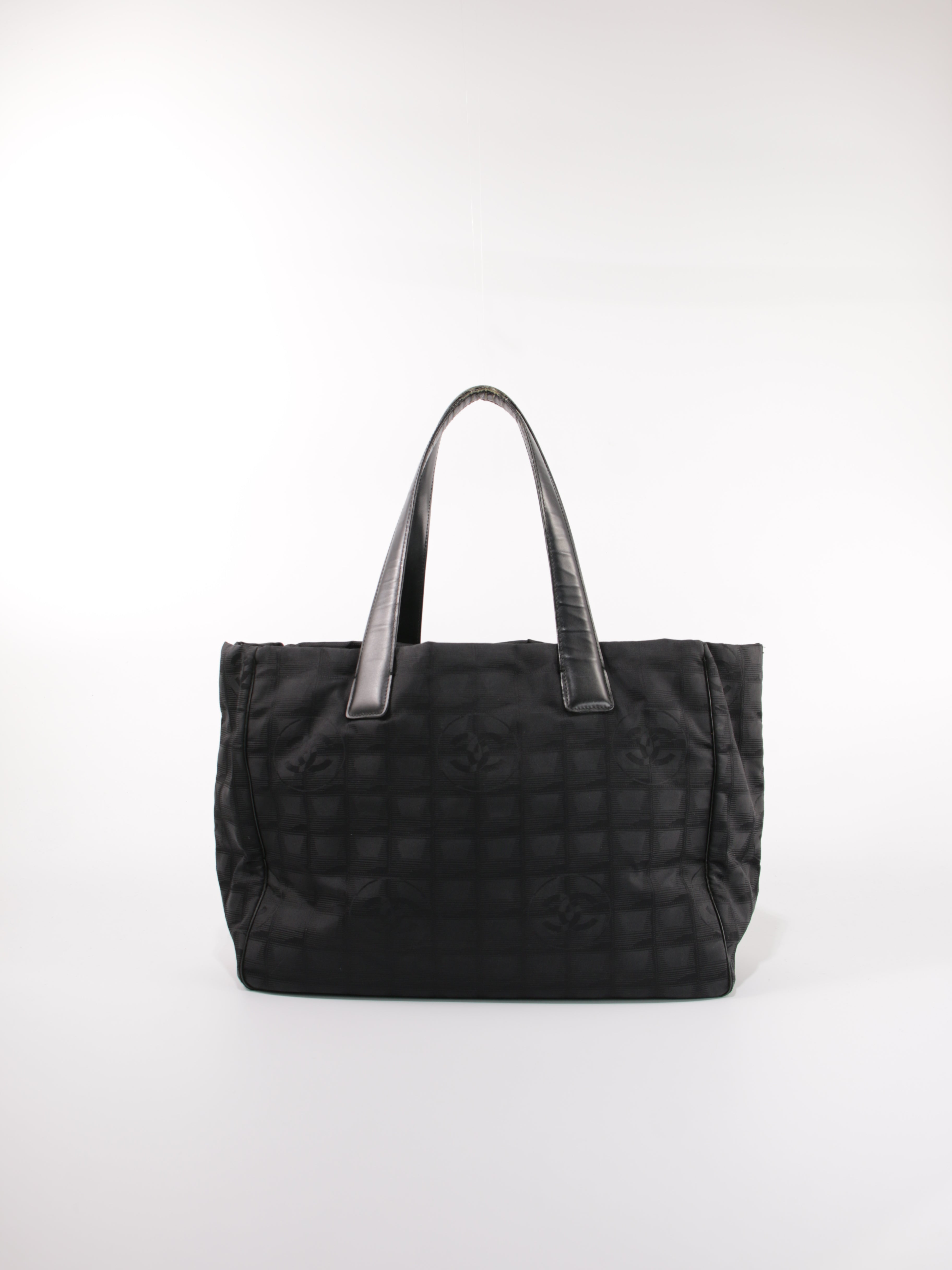 Medium New Travel Line Tote