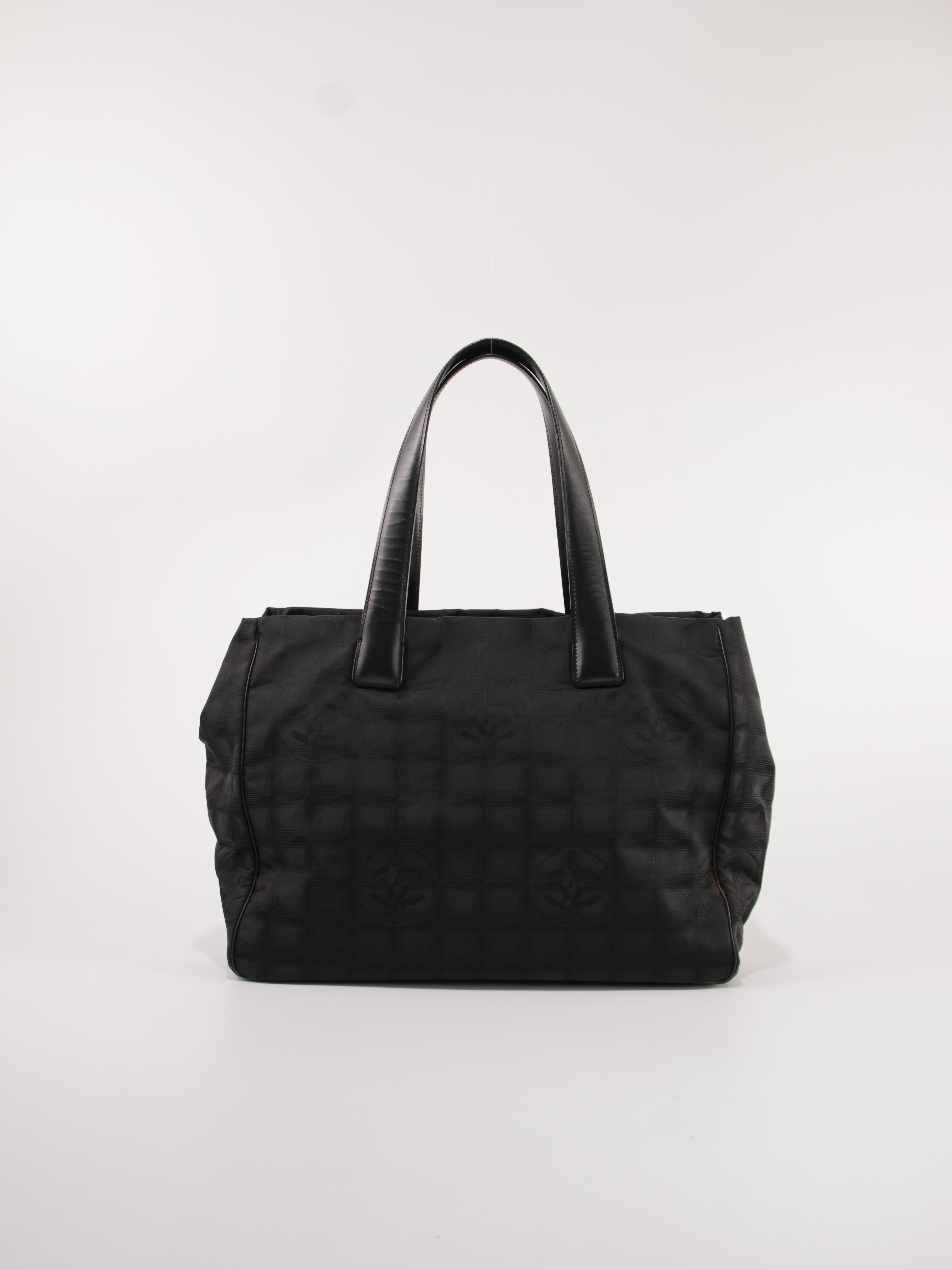 Medium New Travel Line Tote