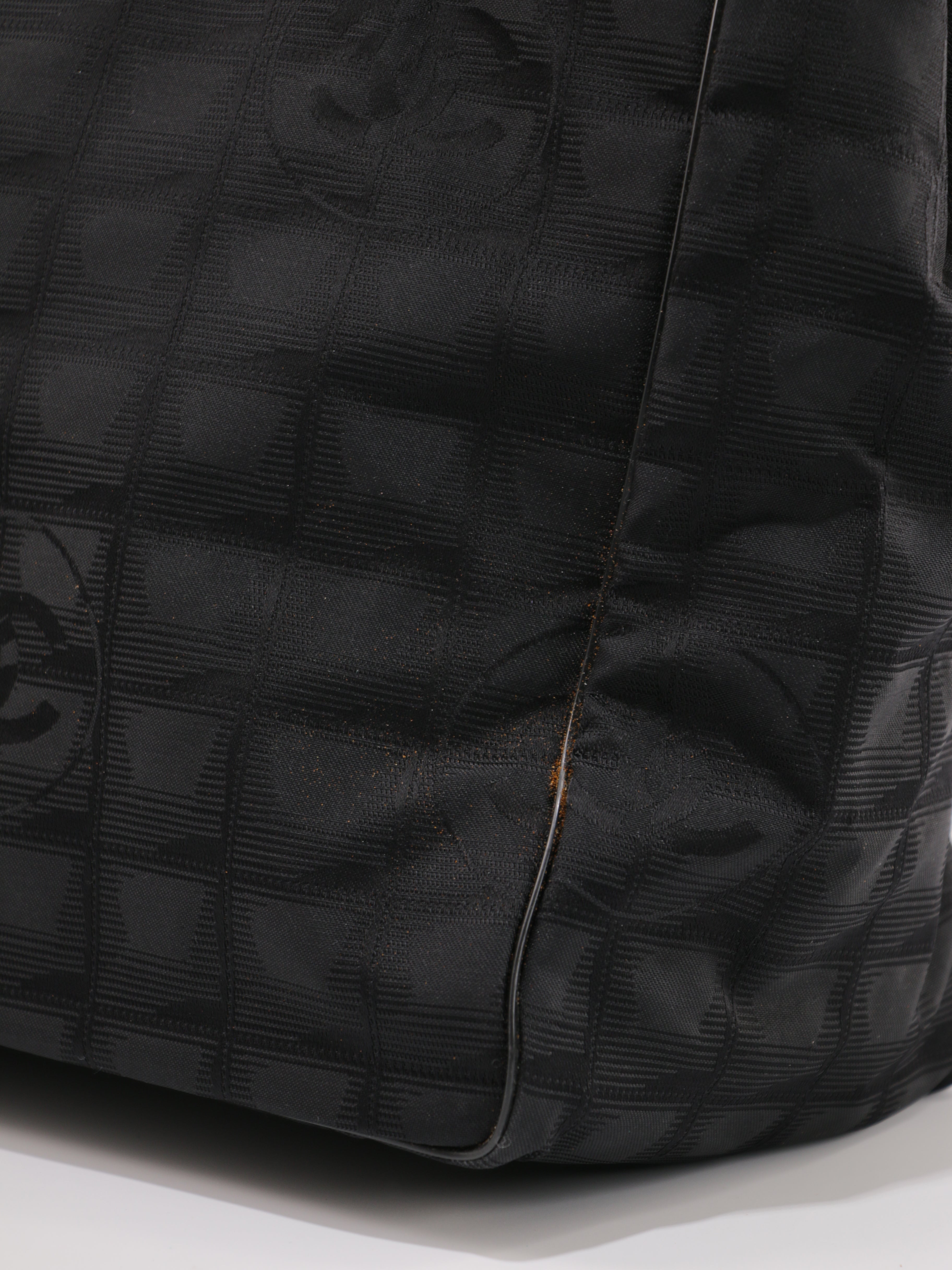 Medium New Travel Line Tote