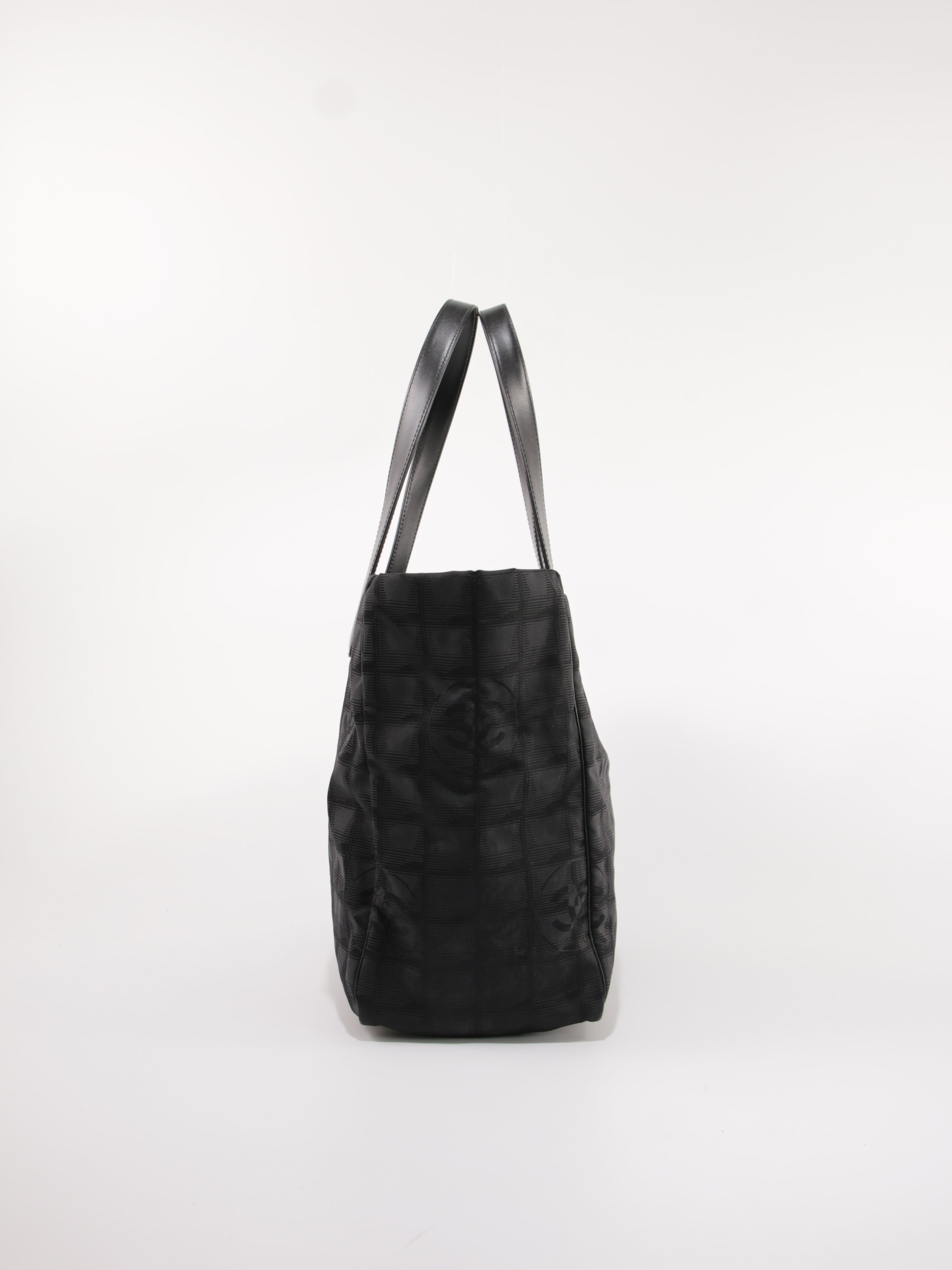 Medium New Travel Line Tote