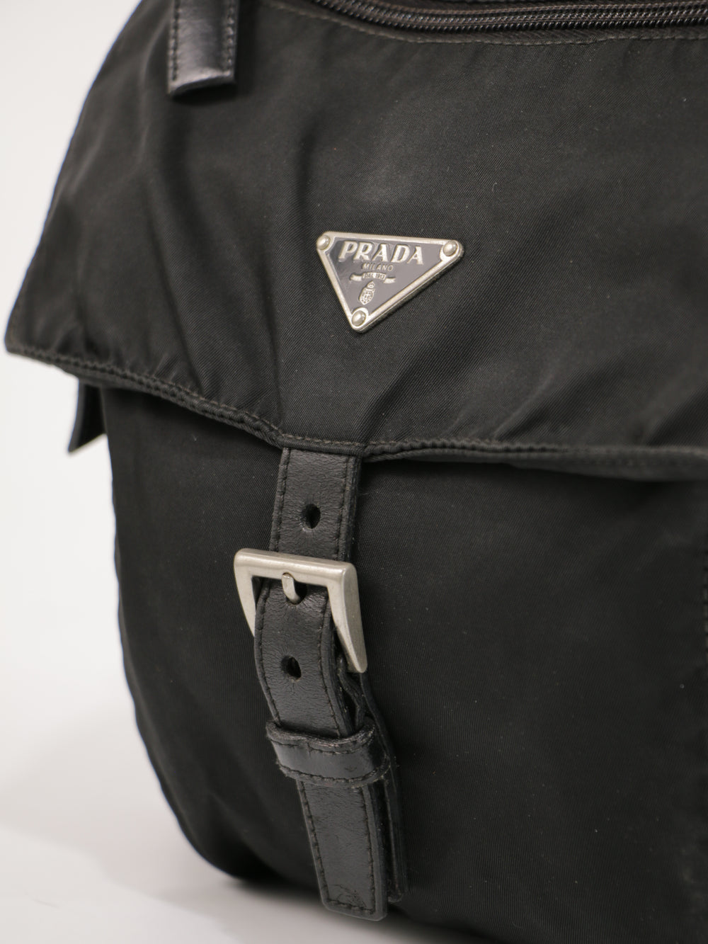 Single Buckle Messenger