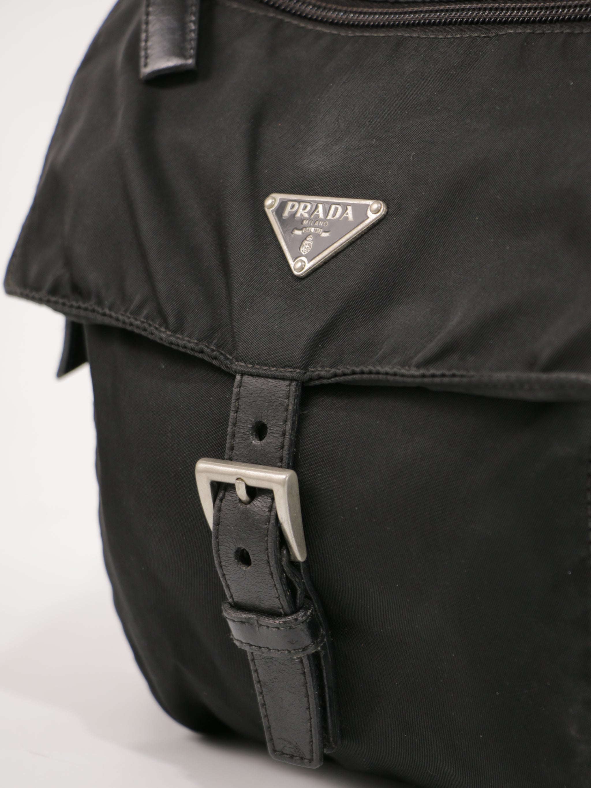 Single Buckle Messenger