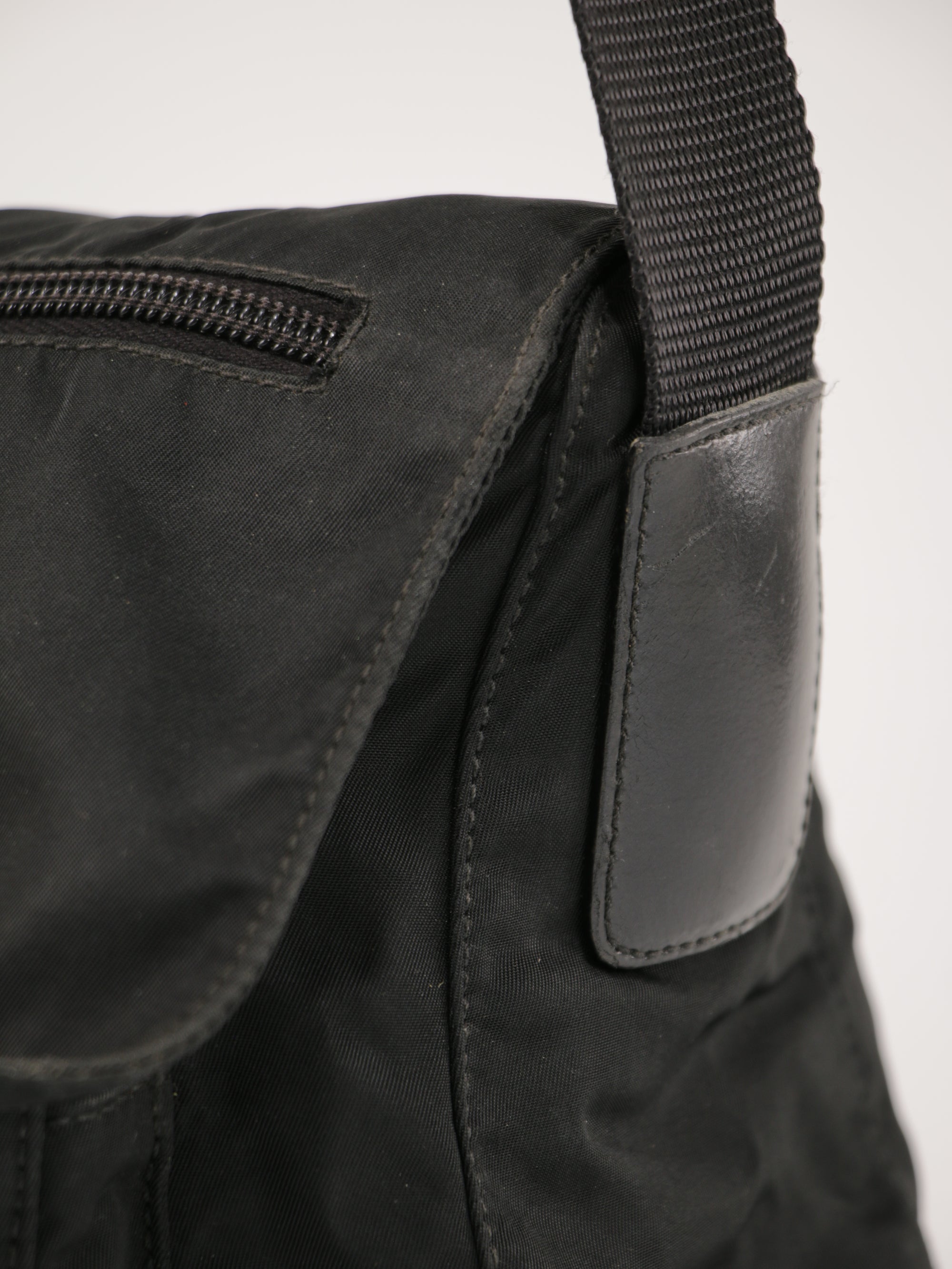 Single Buckle Messenger