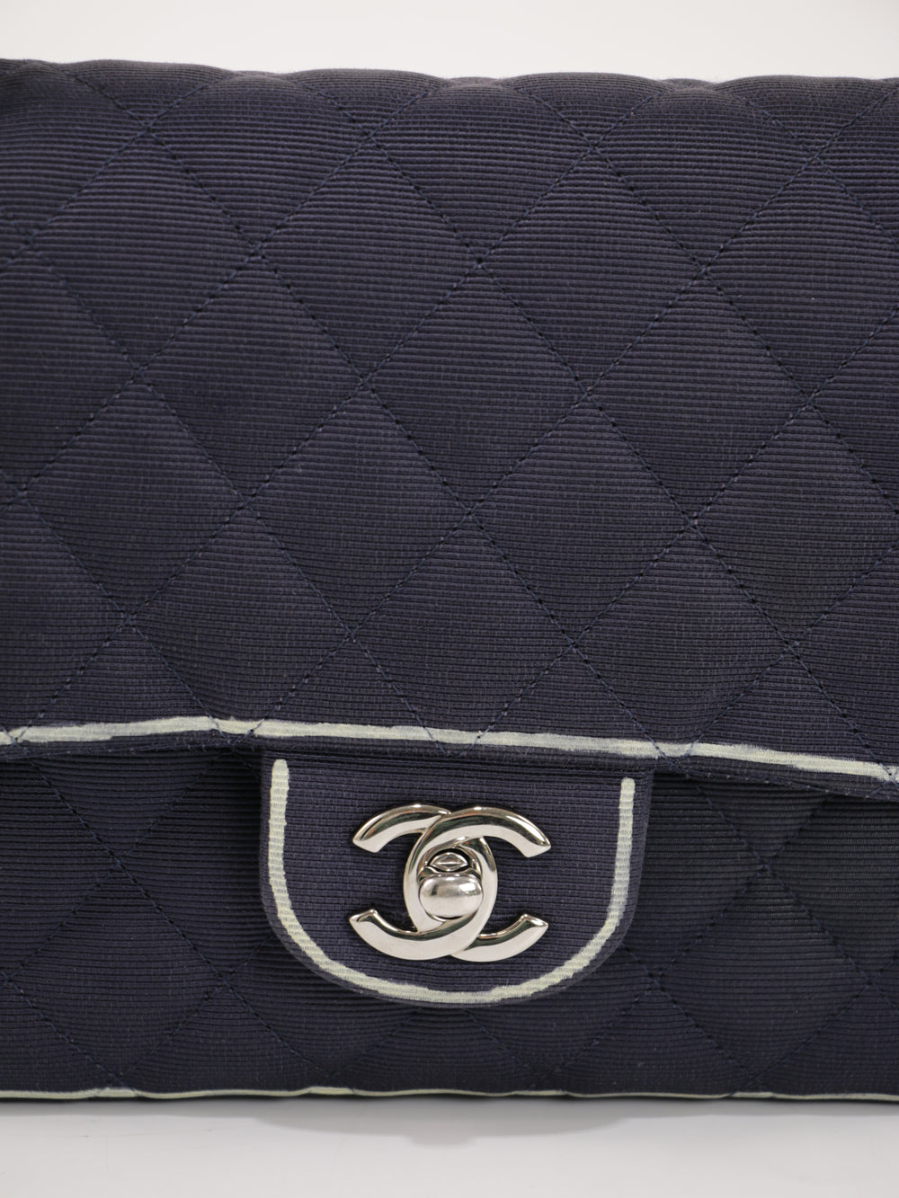 Medium Classic Flap