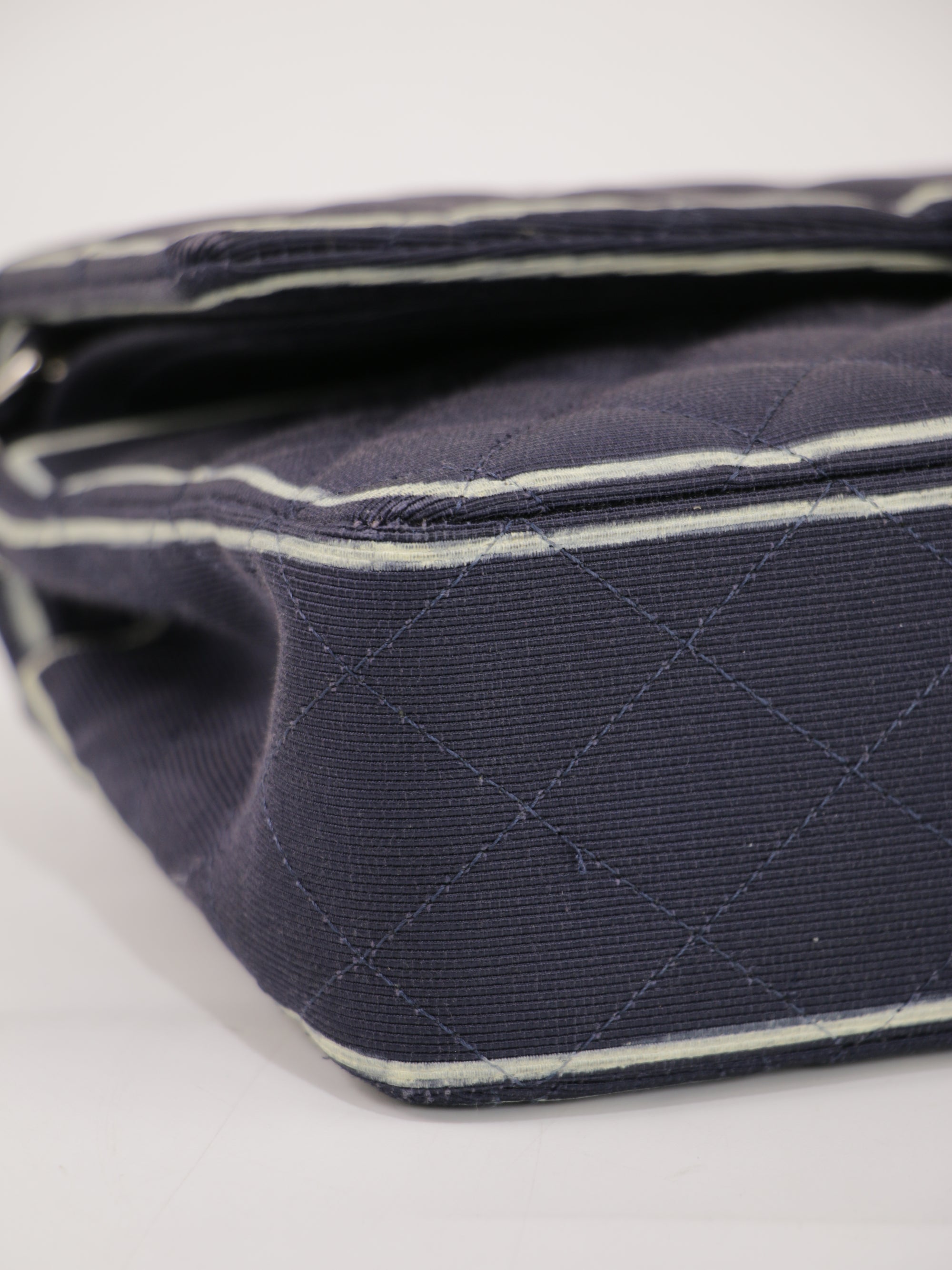Medium Classic Flap