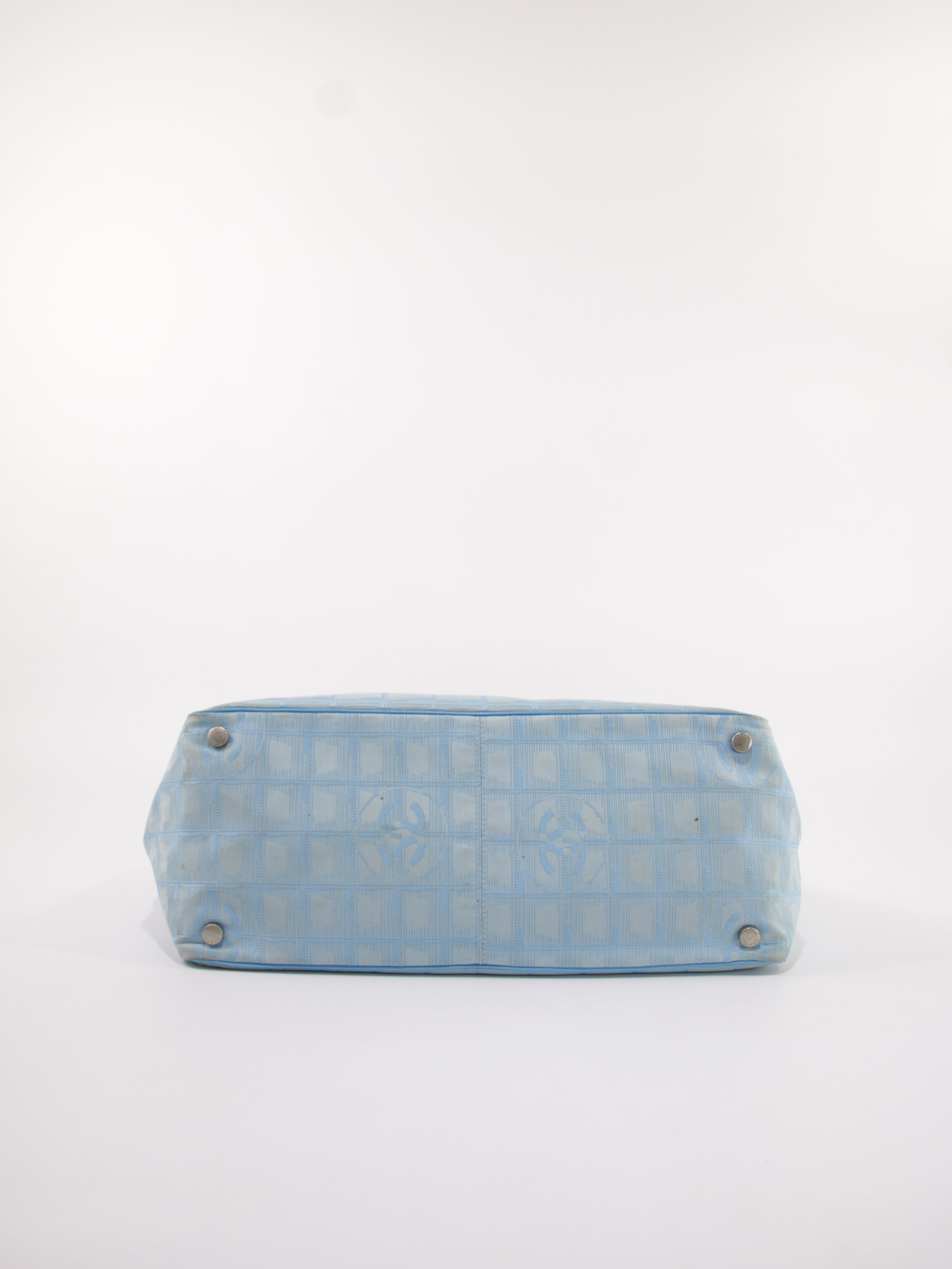 Medium New Travel Line Tote