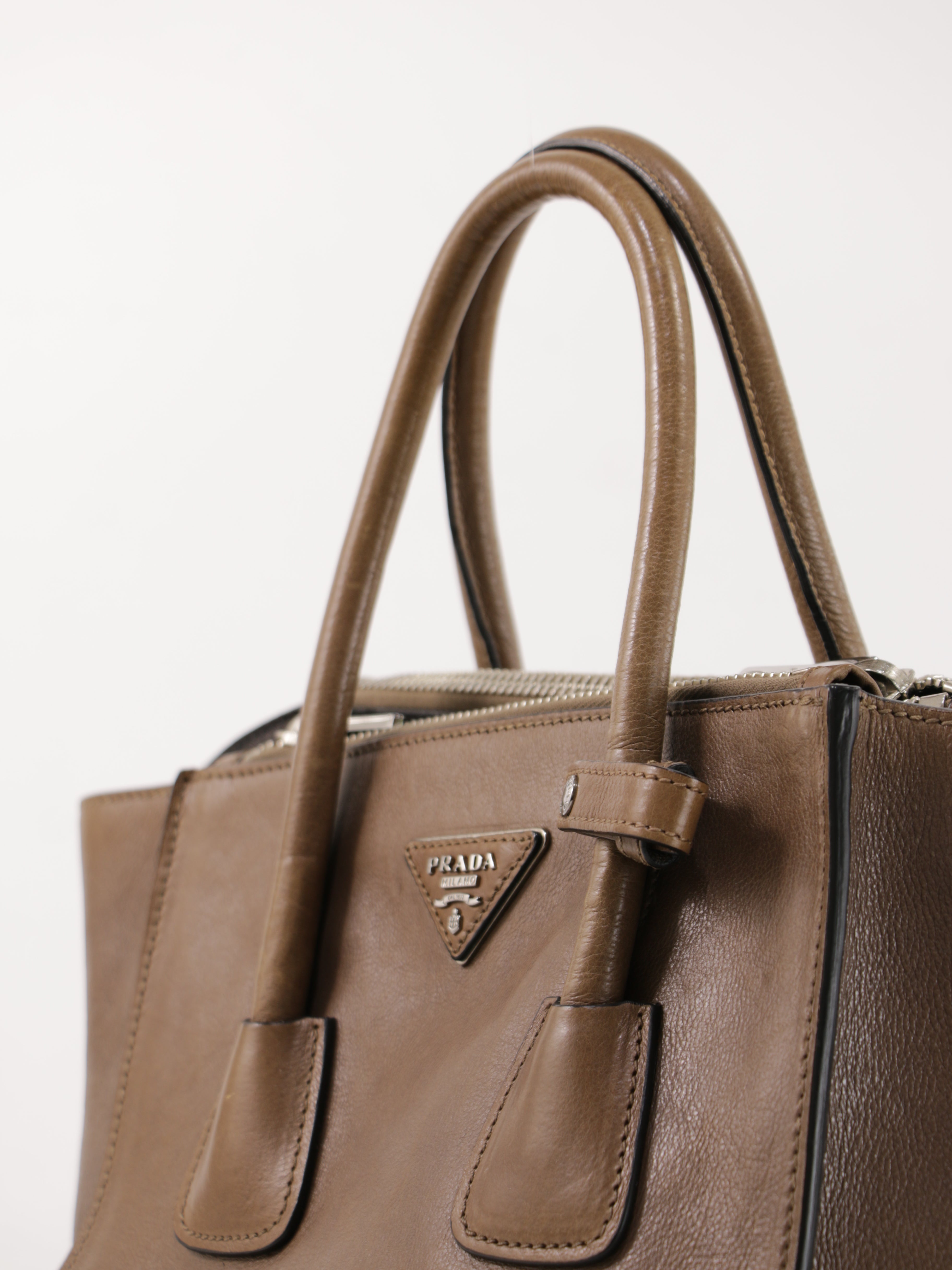 Prada Twin Pocket Brown Leather | Ref. 39032 – Collector's Cage