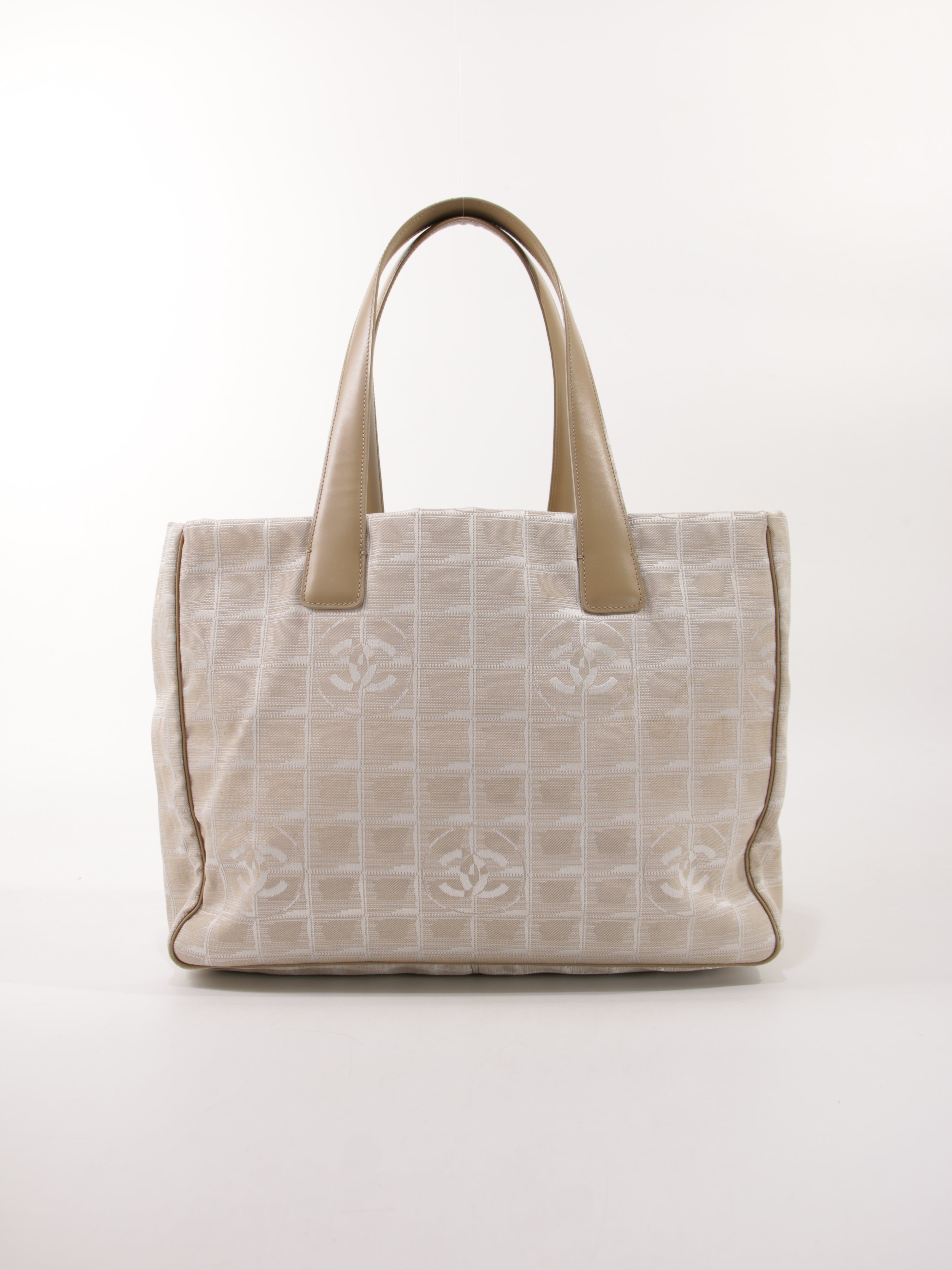Medium New Travel Line Tote