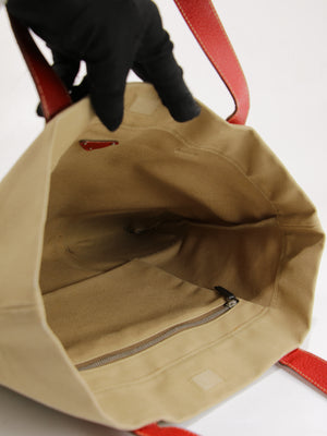 Tote behind