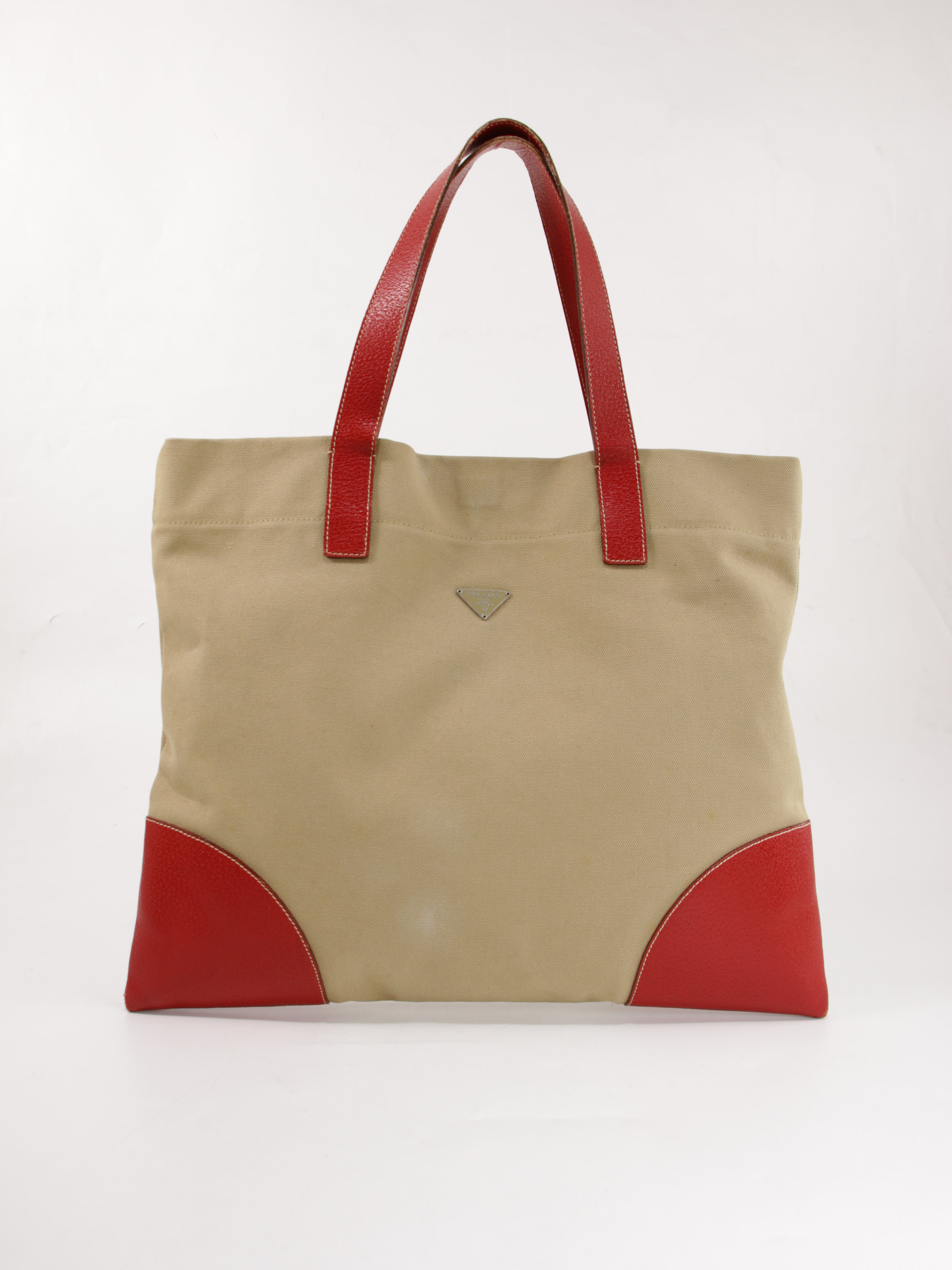 Tote behind