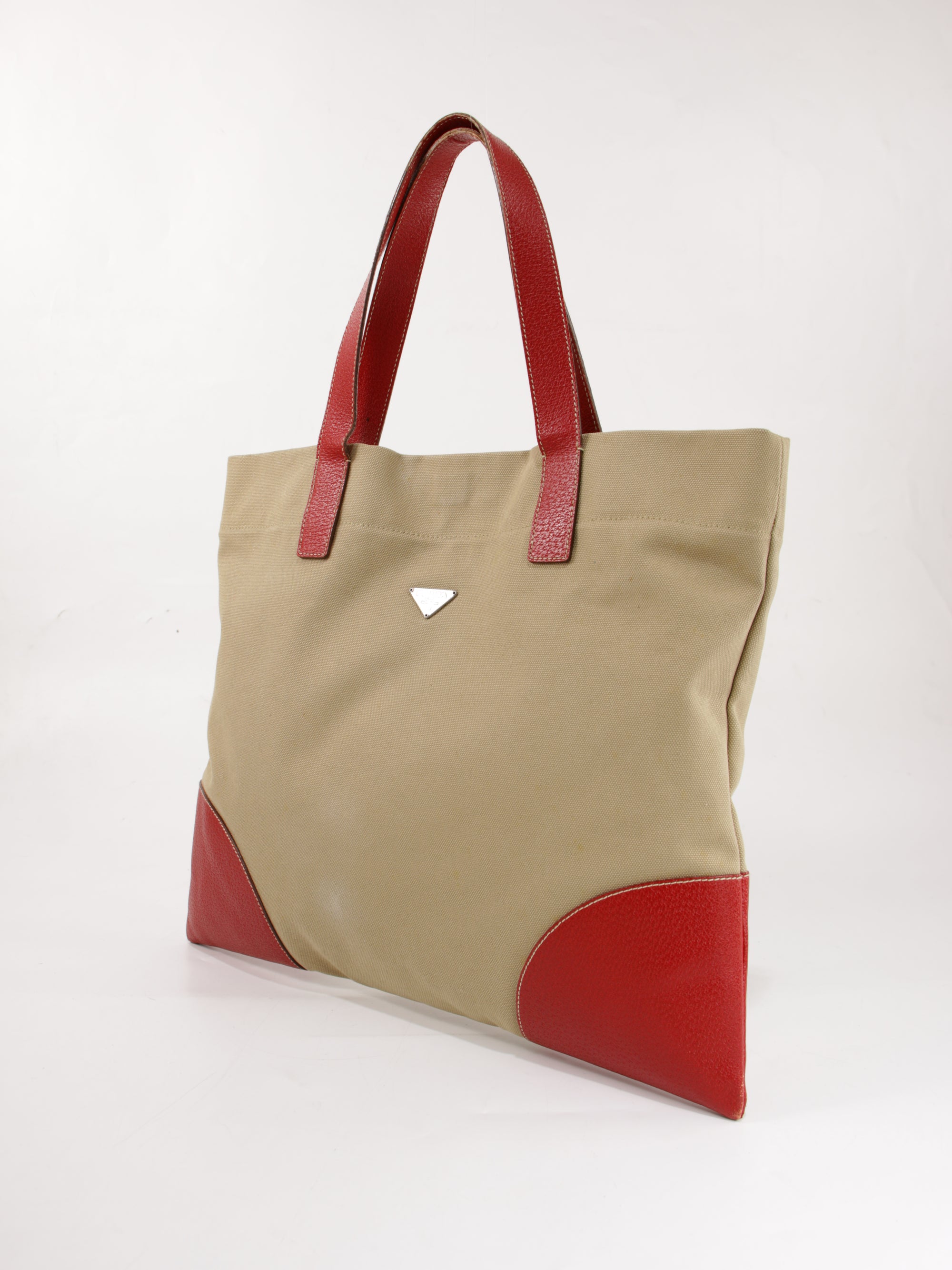 Tote behind
