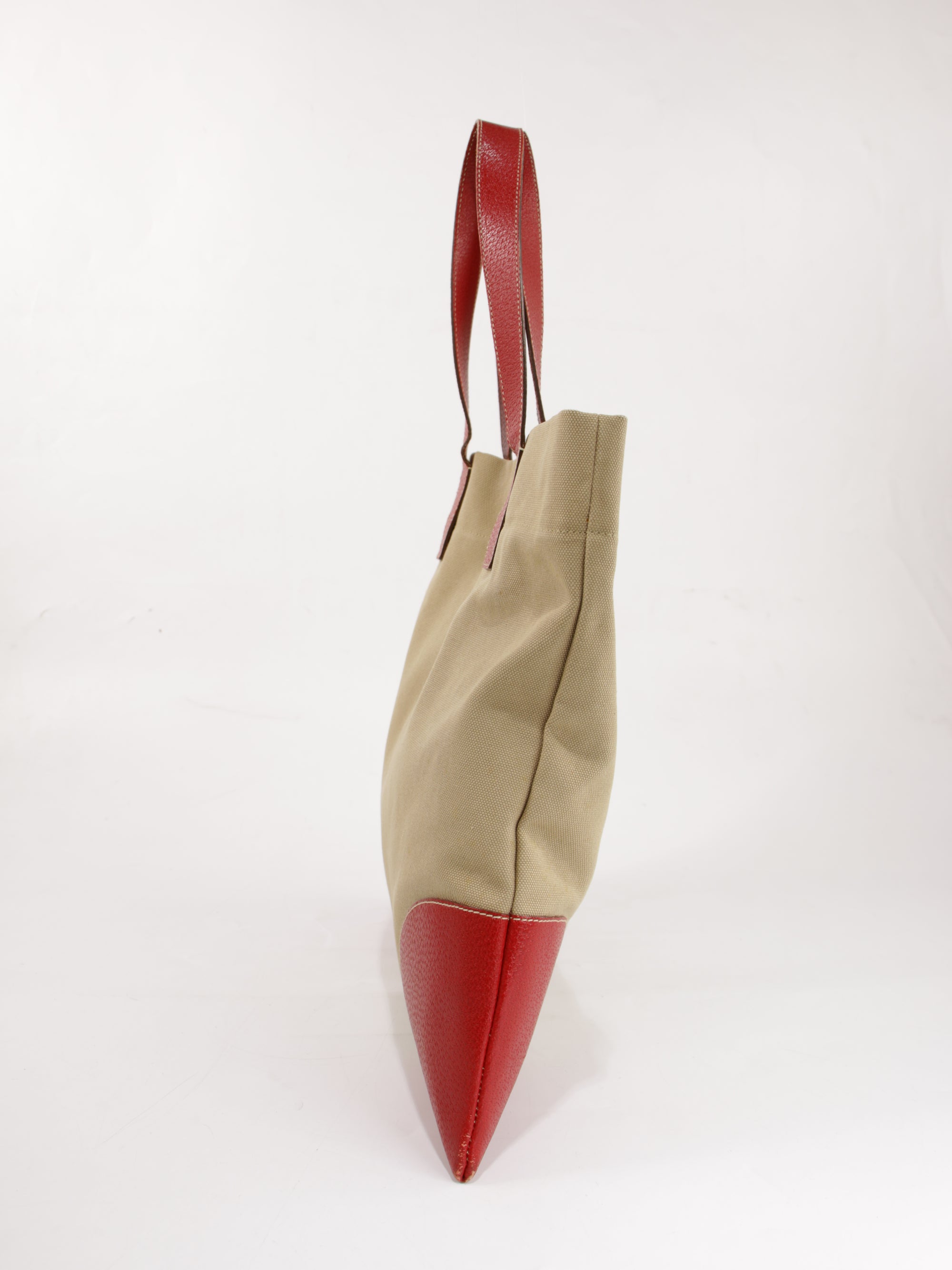 Tote behind