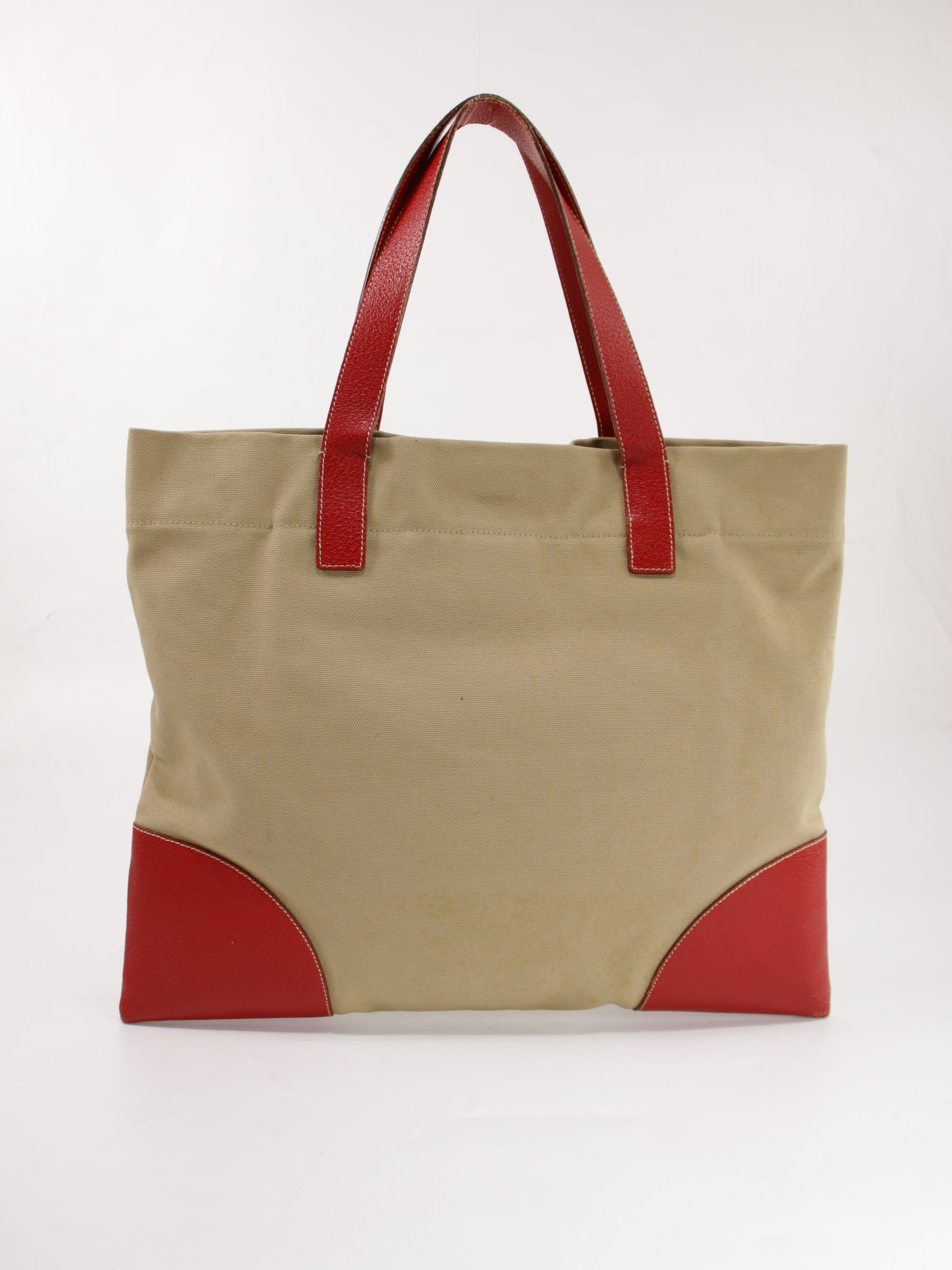 Tote behind