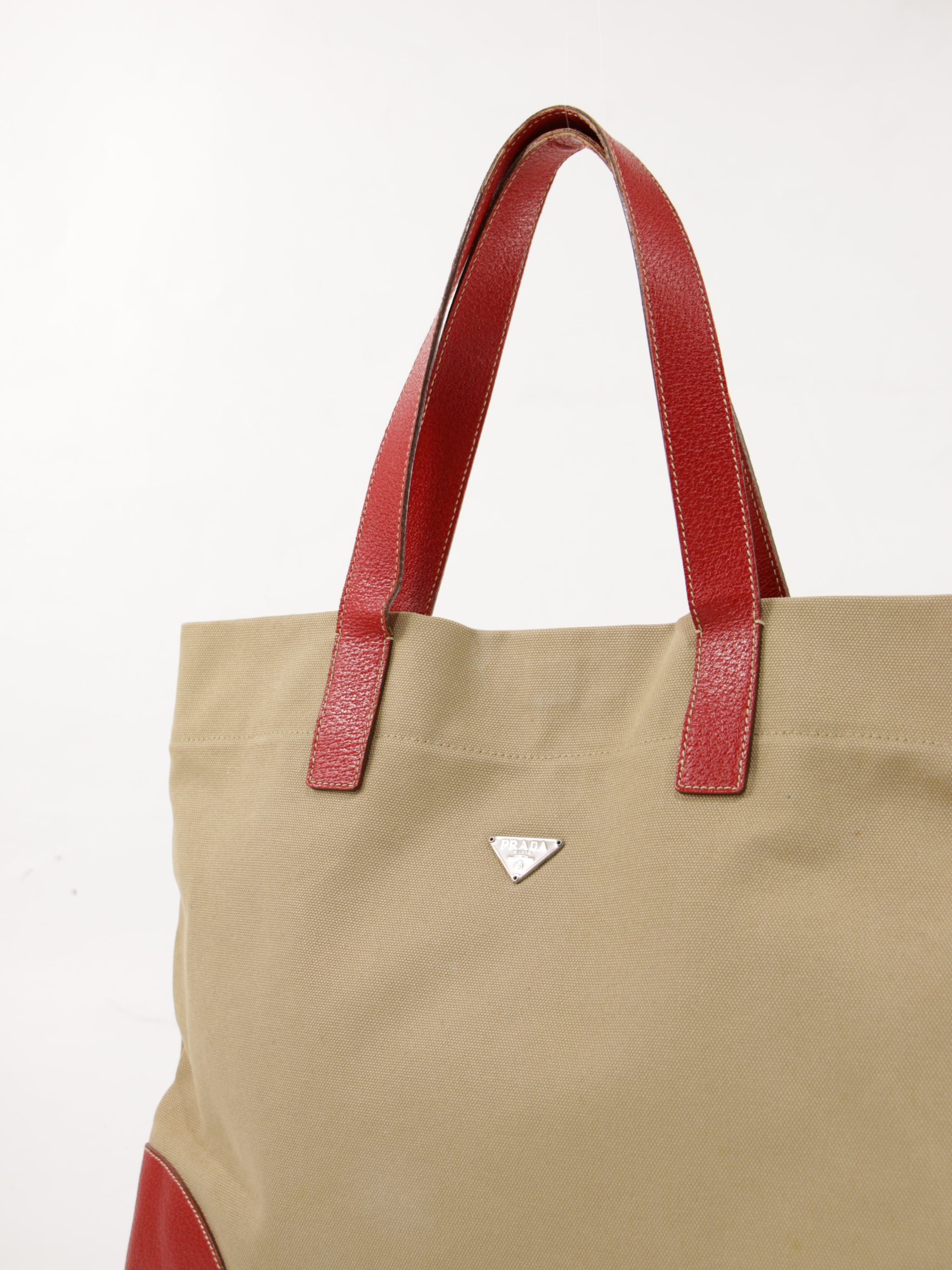 Tote behind