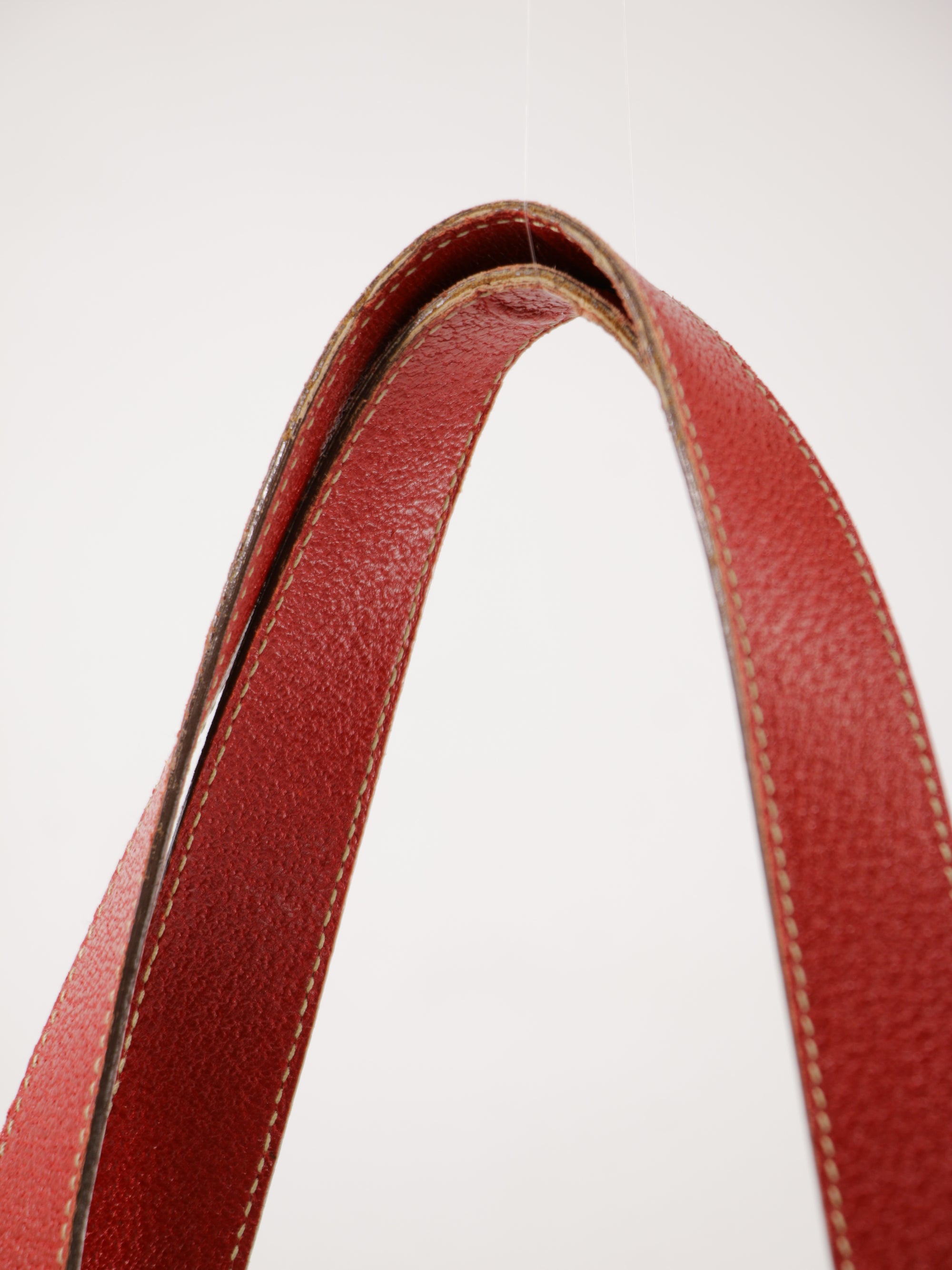 Tote behind