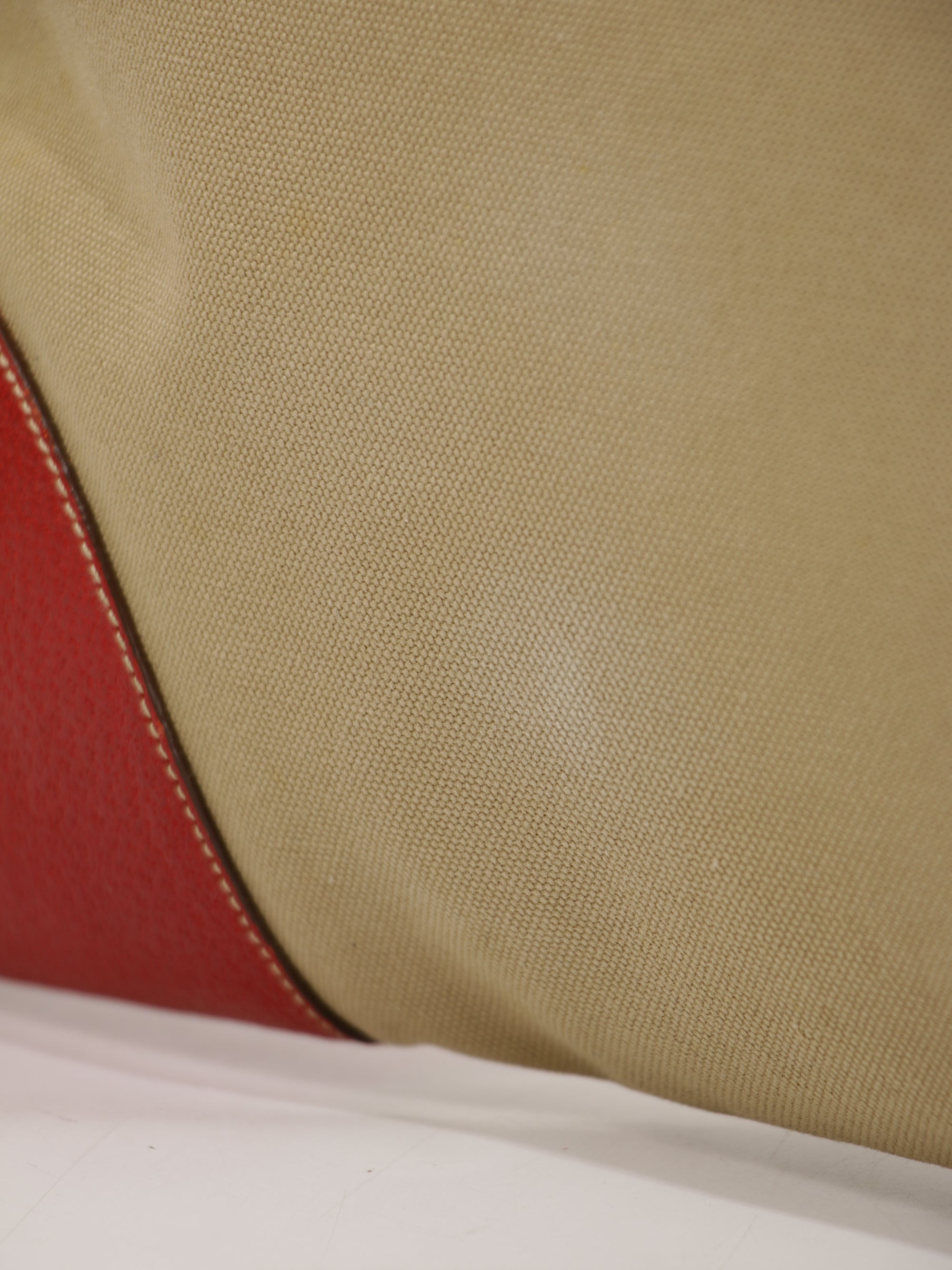 Tote behind