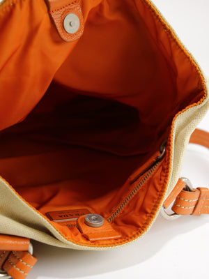 Tote behind