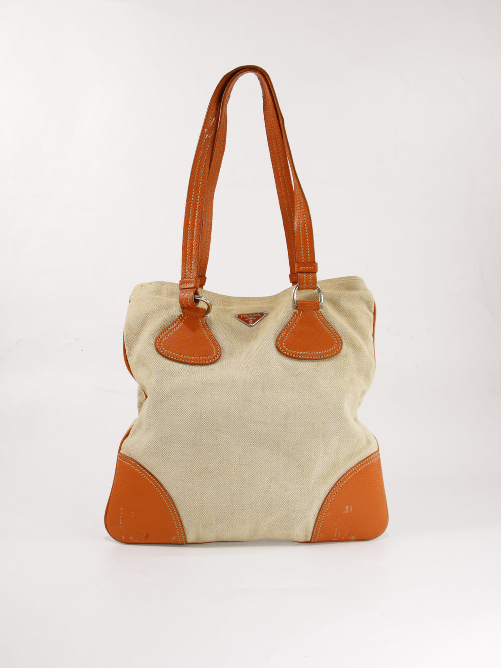 Tote behind