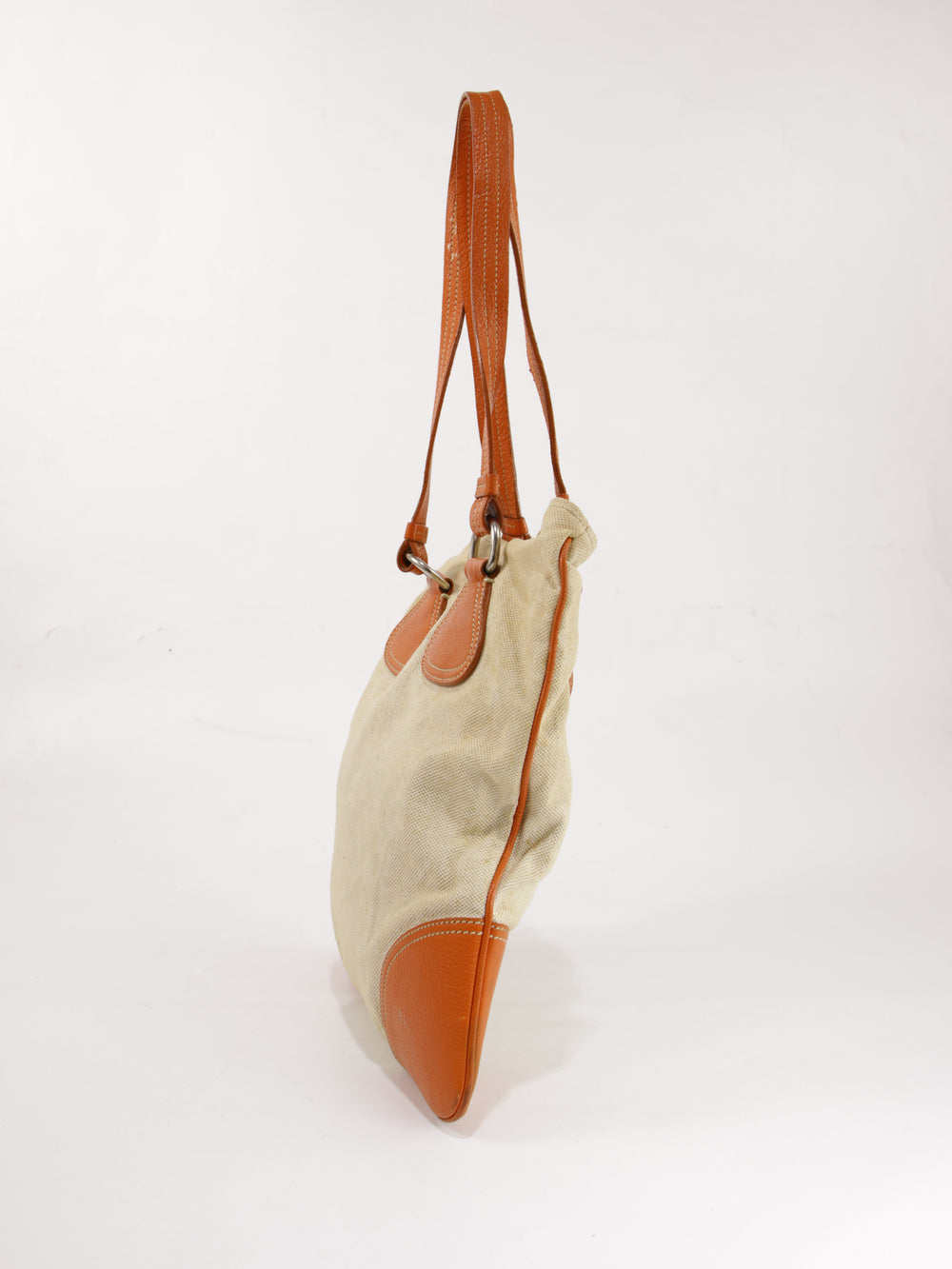 Tote behind