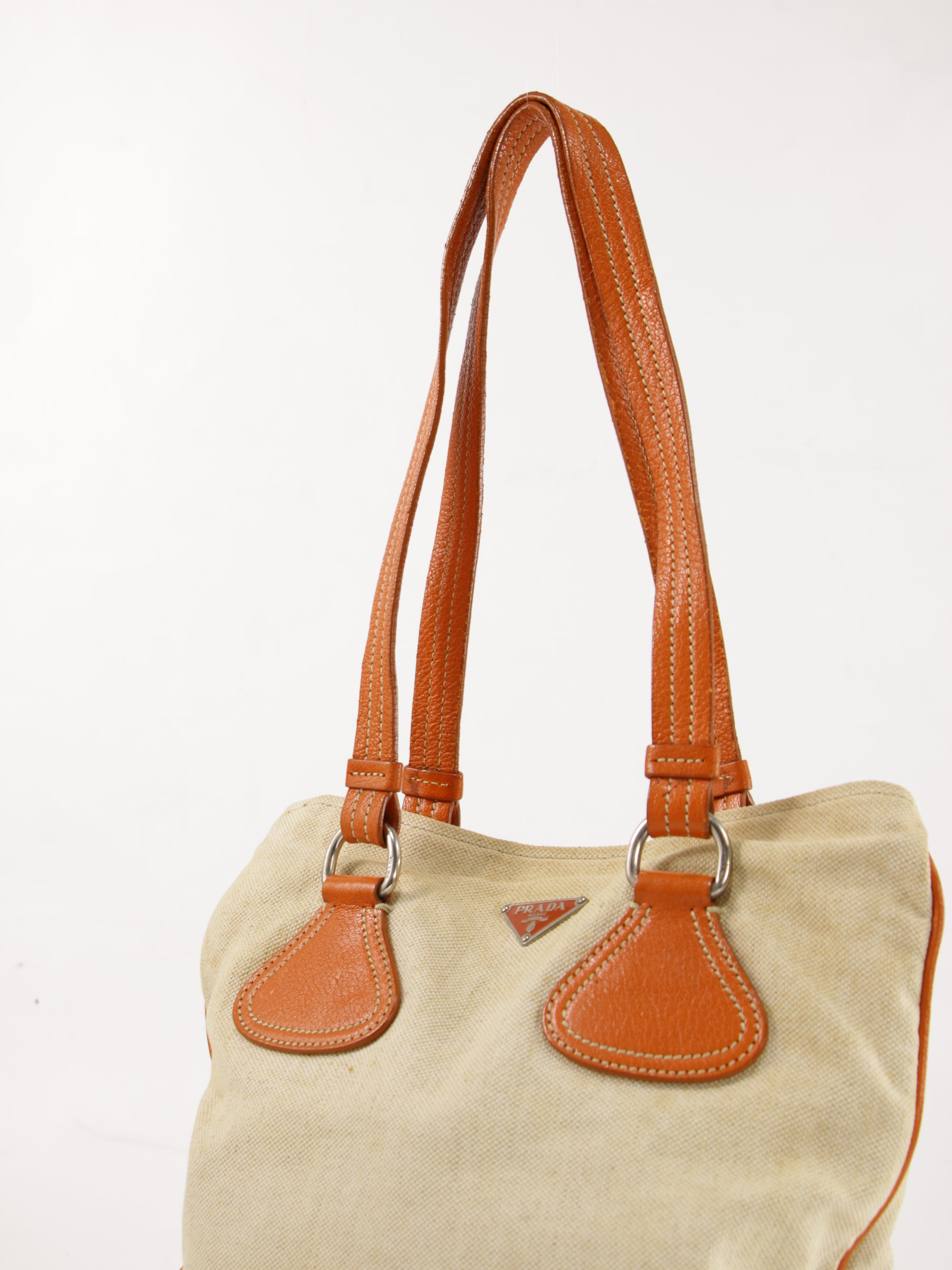 Tote behind