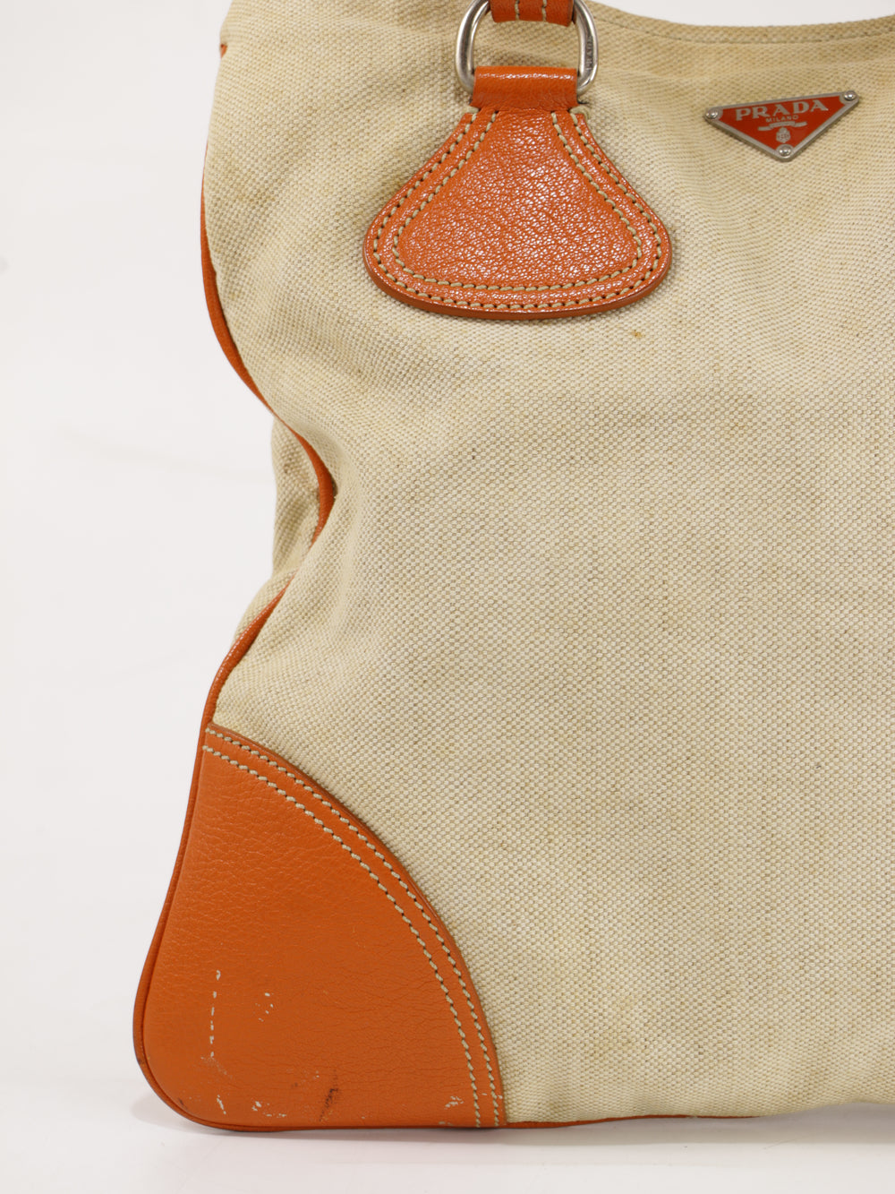 Tote behind
