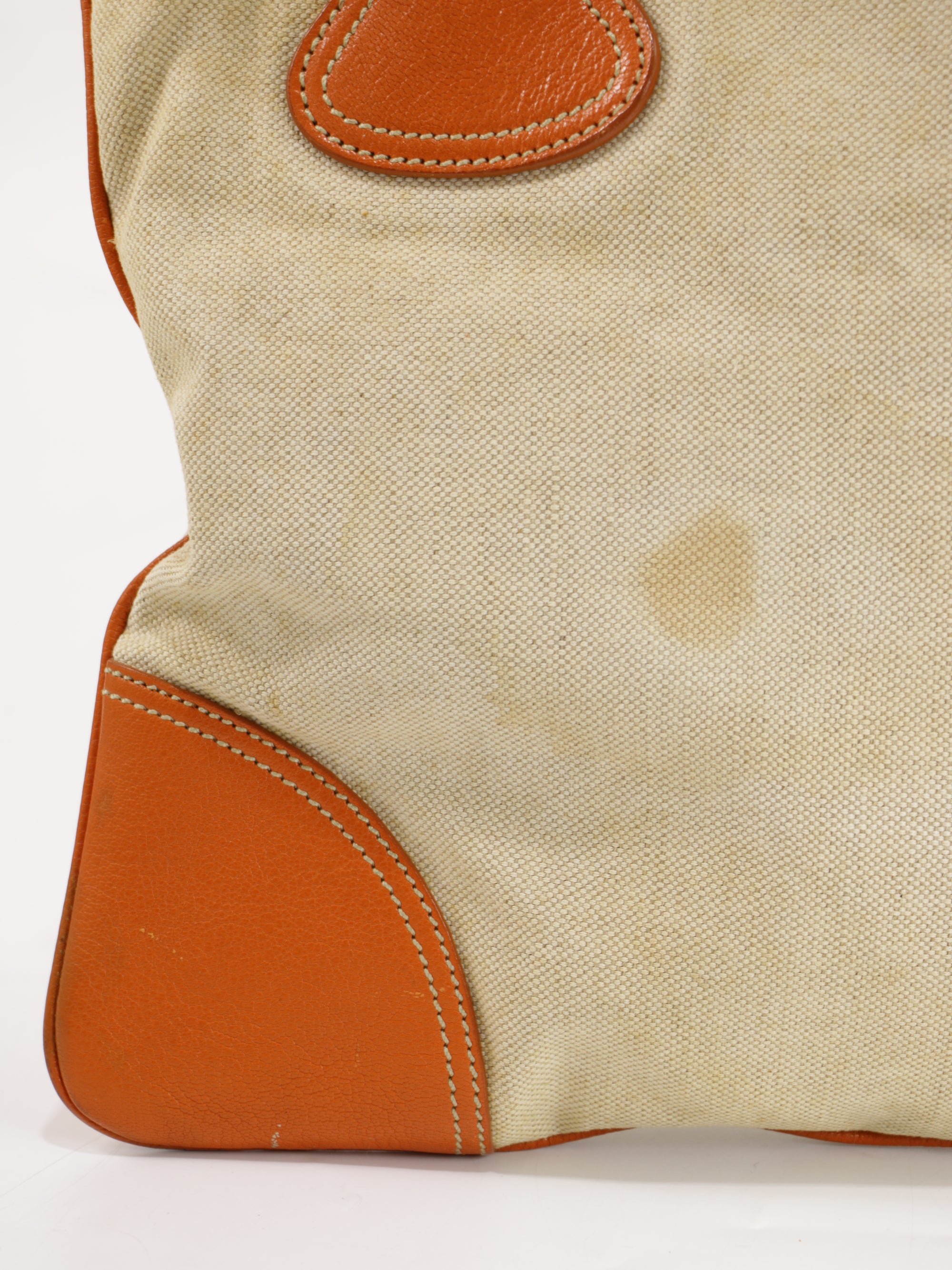 Tote behind