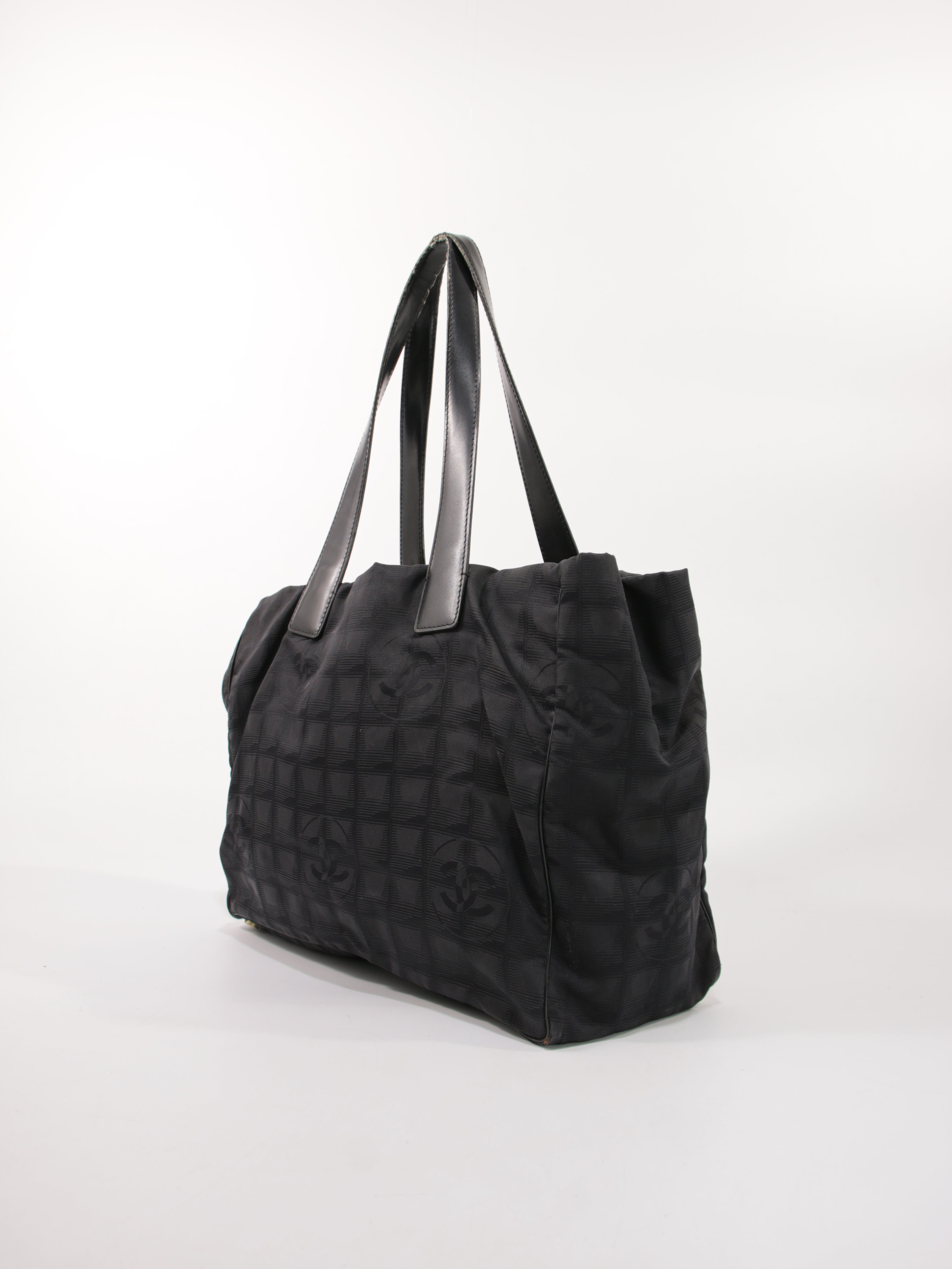 Medium New Travel Line Tote