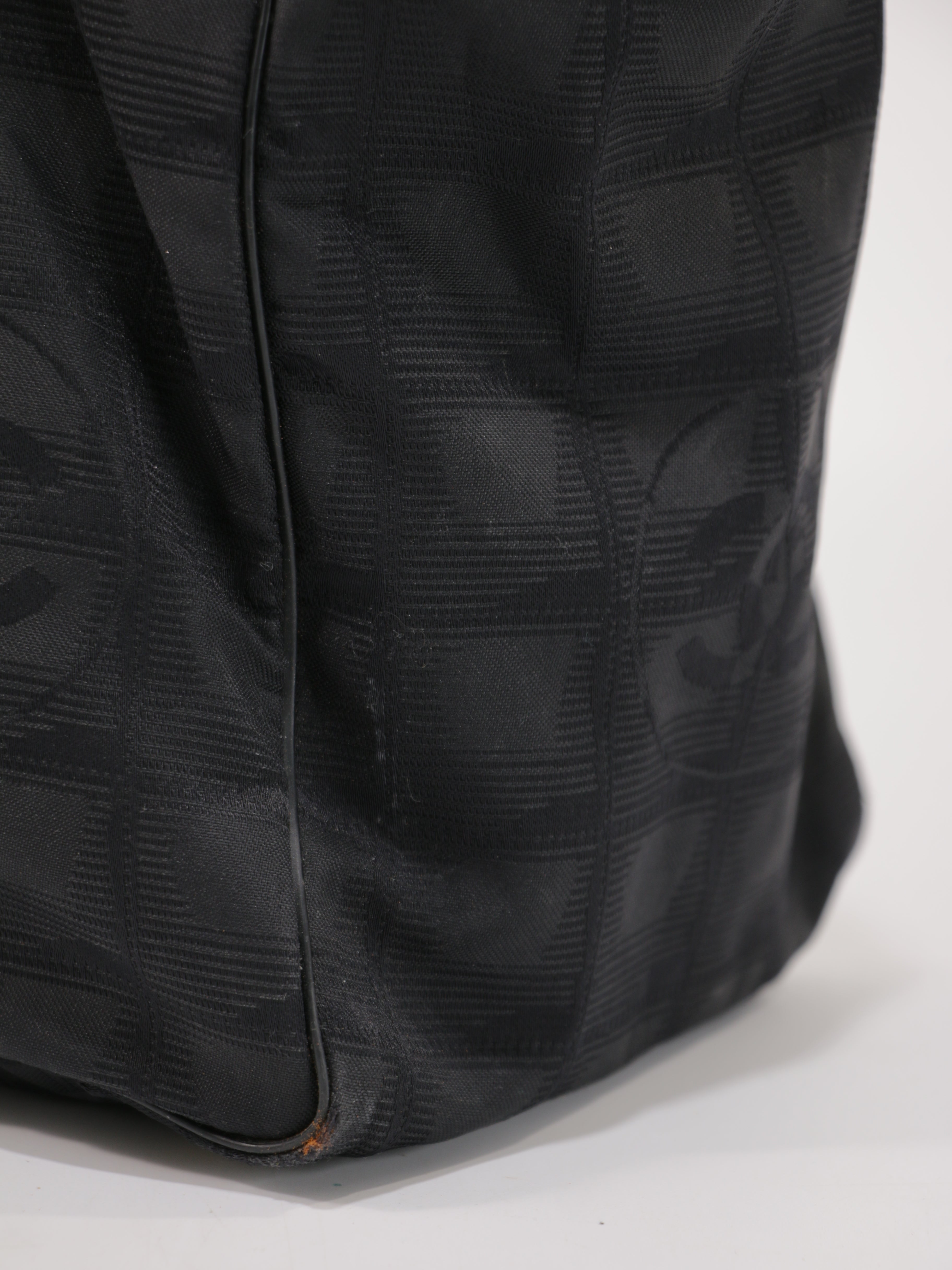 Medium New Travel Line Tote