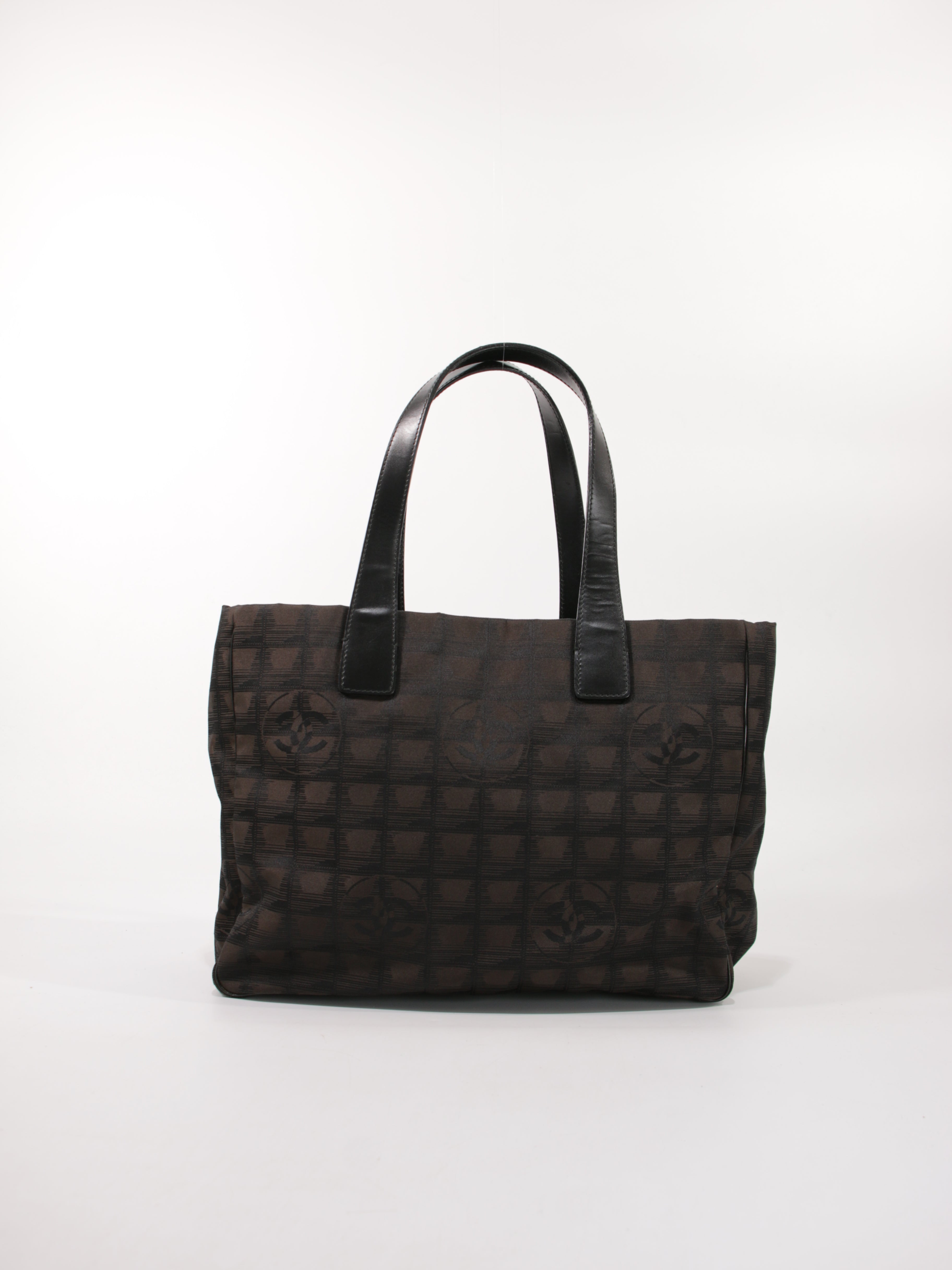 Medium New Travel Line Tote