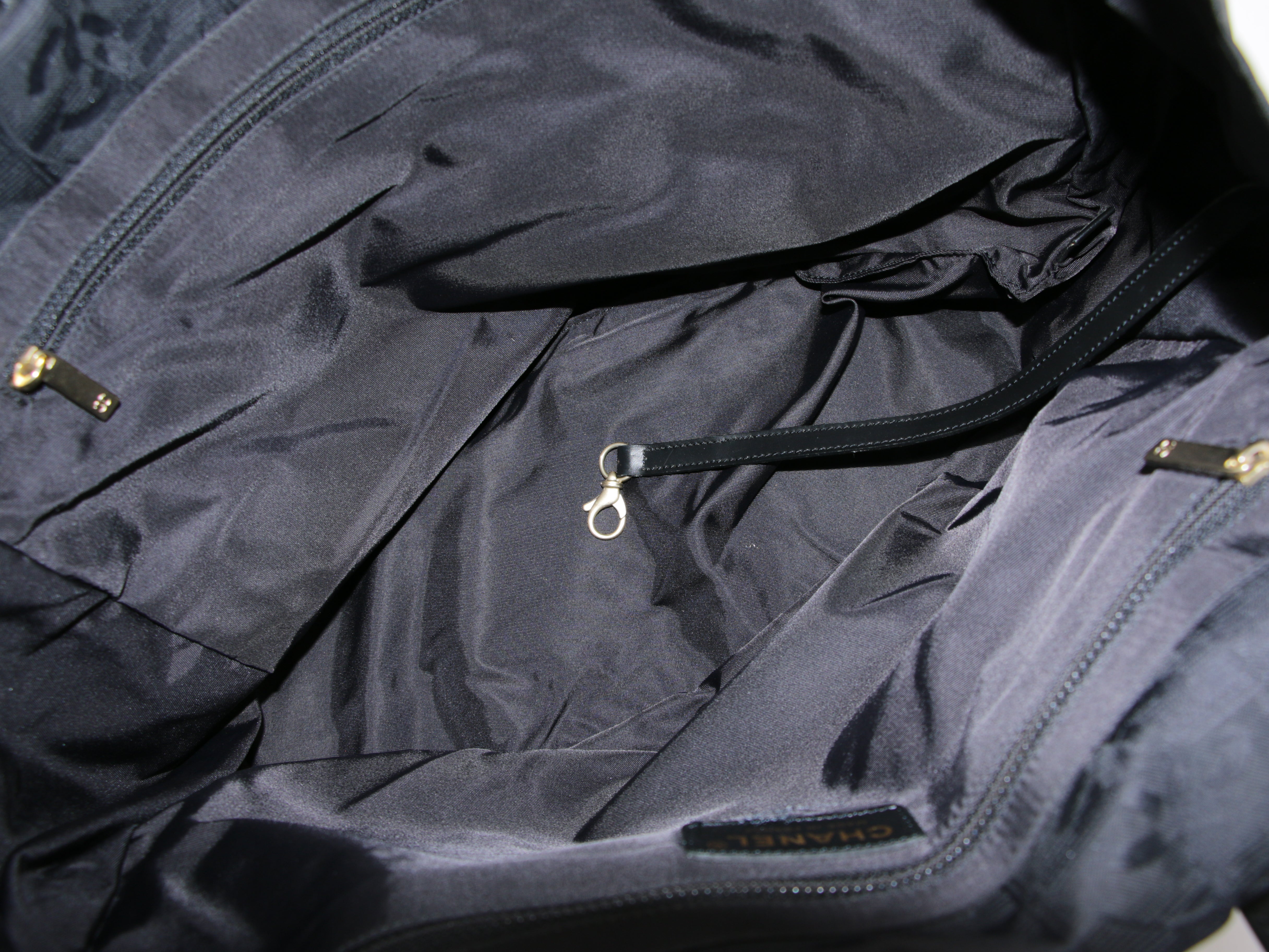 Medium New Travel Line Tote