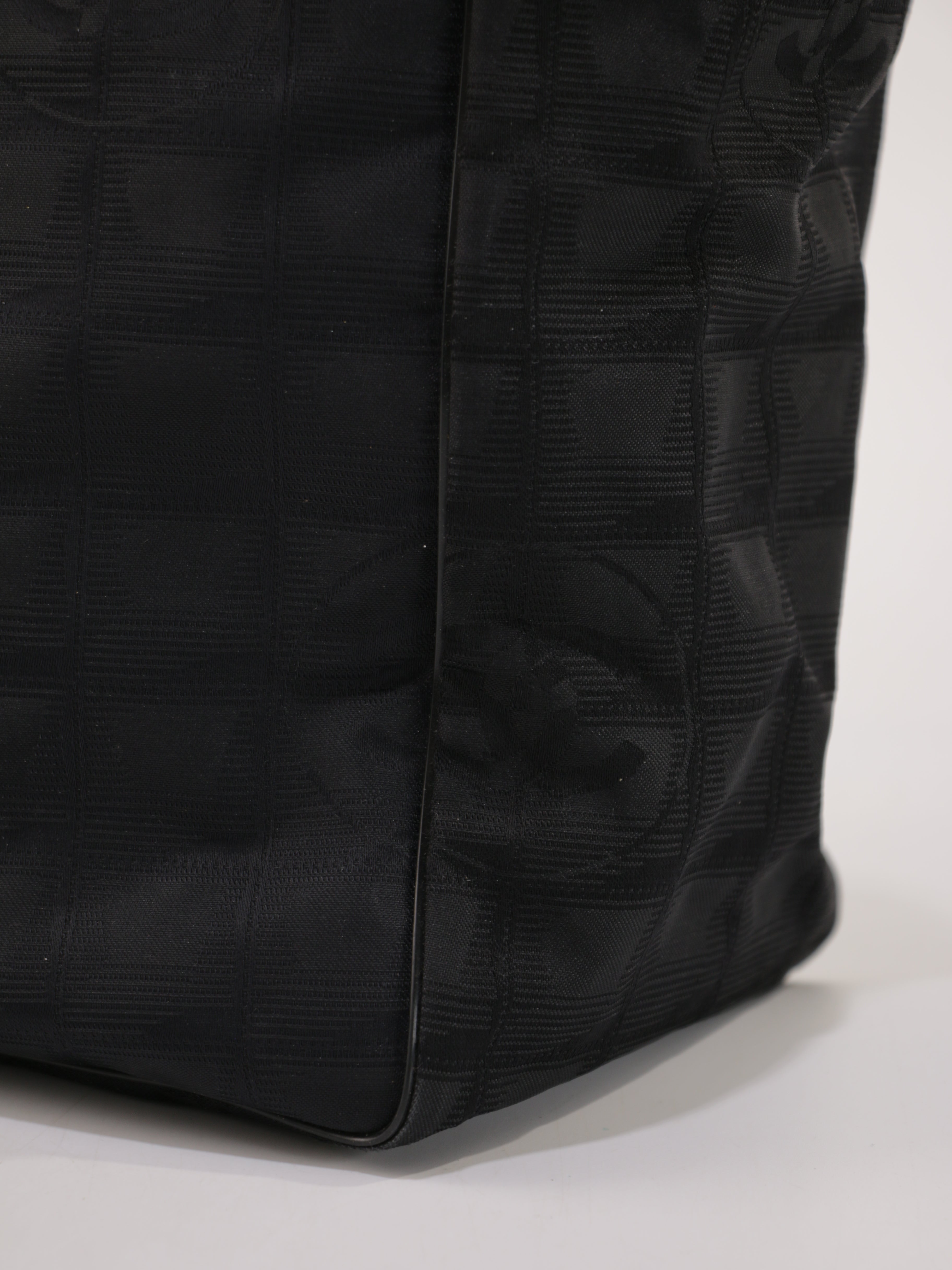 Medium New Travel Line Tote