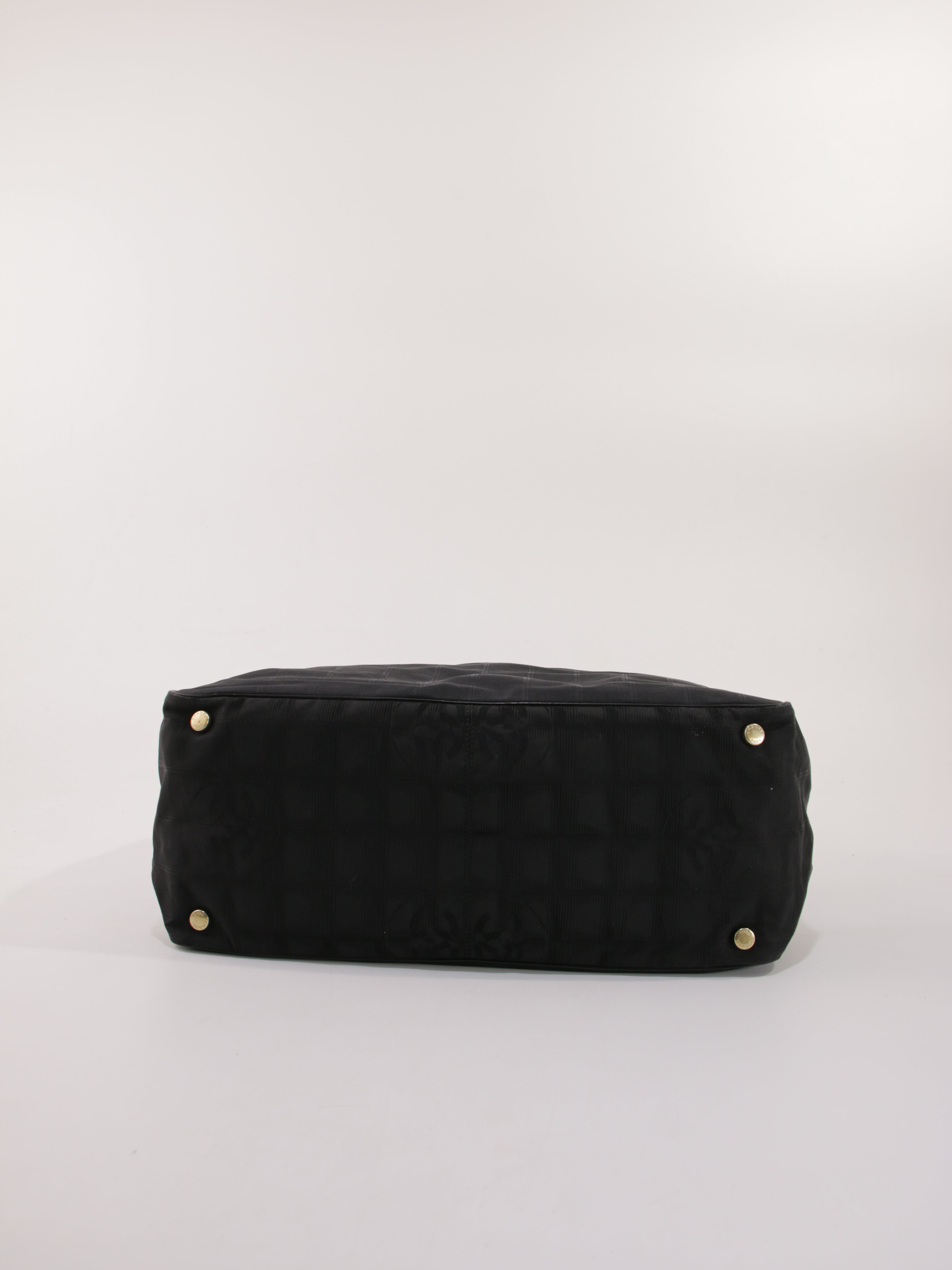 Medium New Travel Line Tote