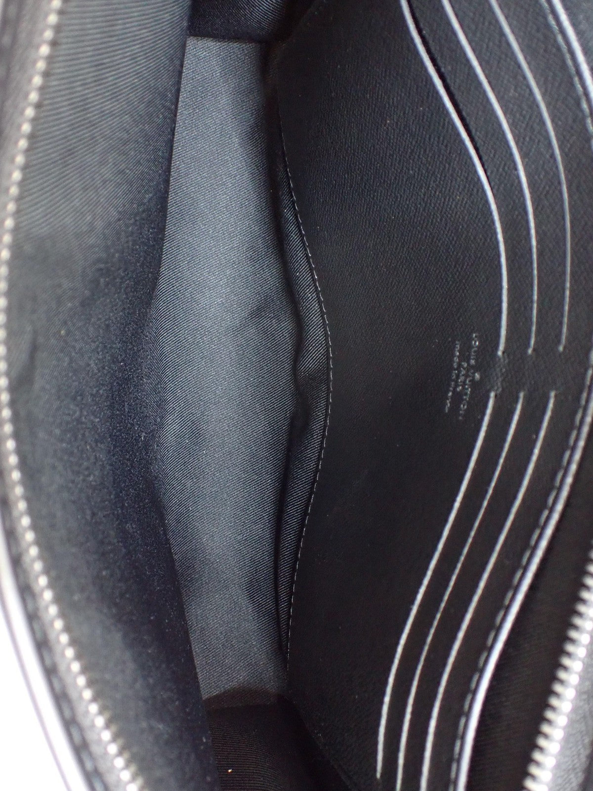 Louis Vuitton Pochette Voyage MM