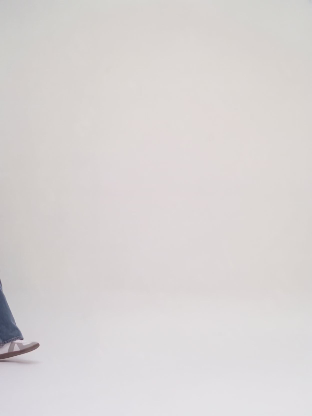 Load video: Bottega Veneta - Large Hobo