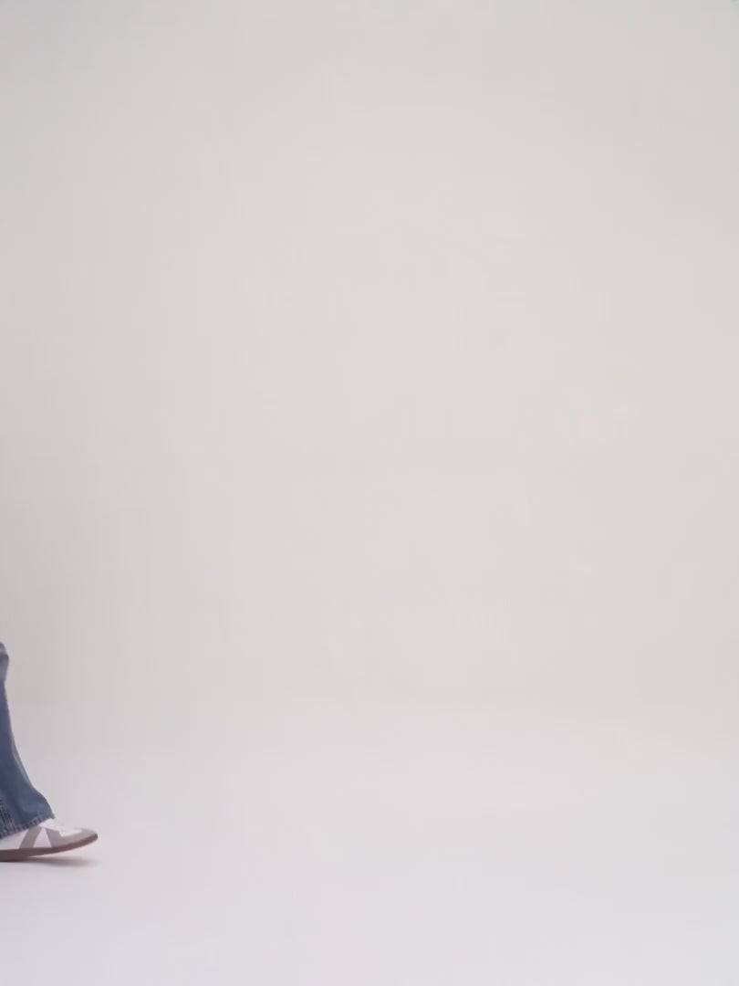 Load video: Louis Vuitton Papillon 26